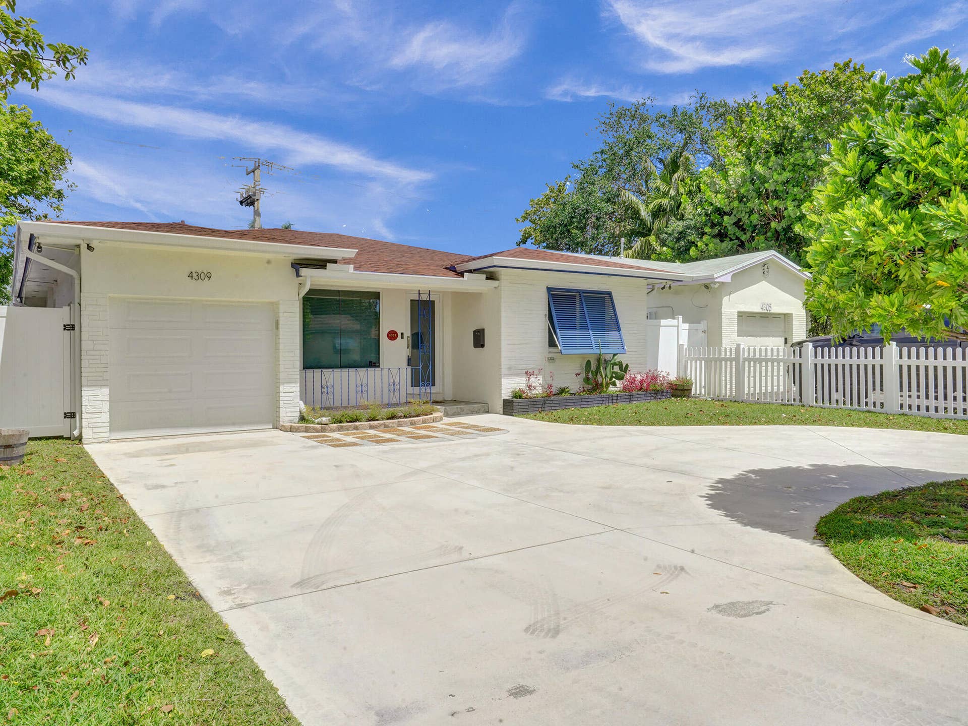 4309 JOHNSON Street, Hollywood, FL 33021 Large circular driveway fits 3+ cars