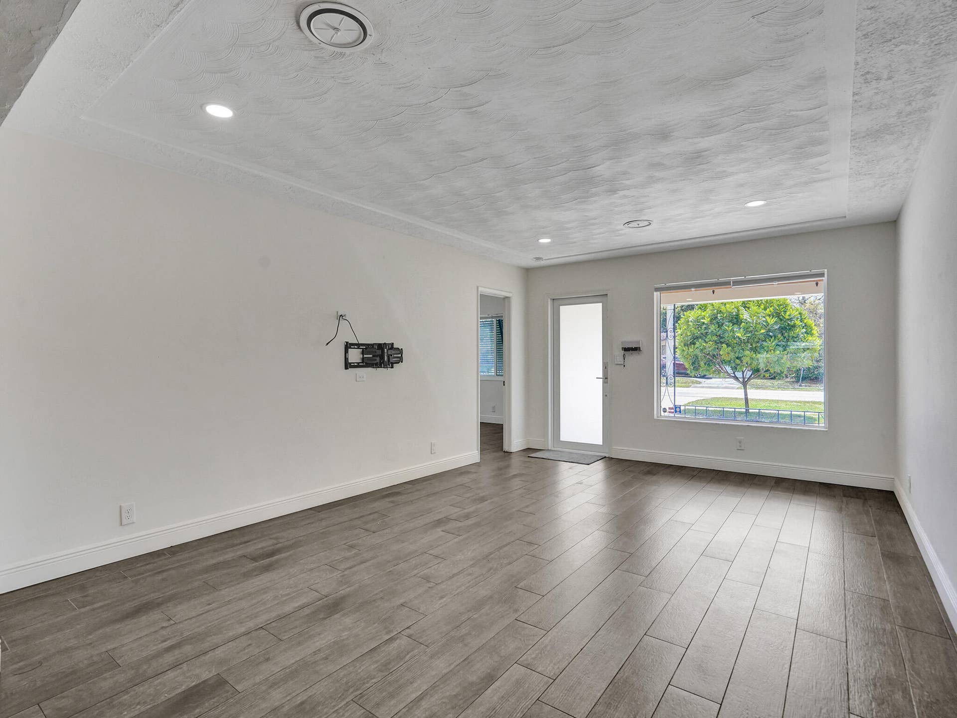 4309 JOHNSON Street, Hollywood, FL 33021 Large open concept floorplan allows for easy conversations from room to room