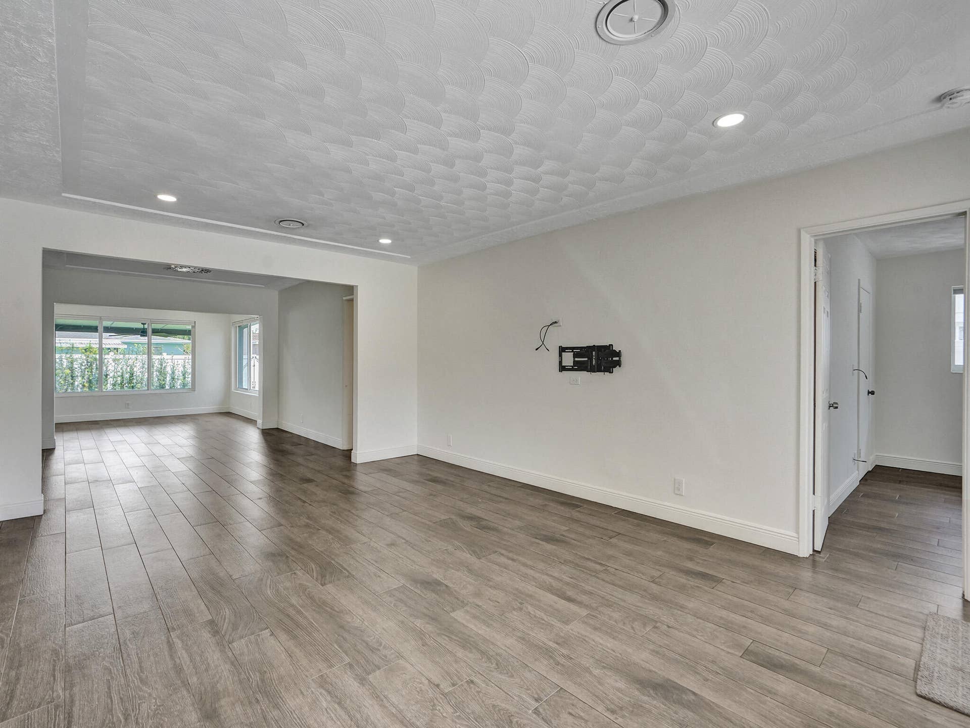 4309 JOHNSON Street, Hollywood, FL 33021 Large Living room to watch movies or the big game in