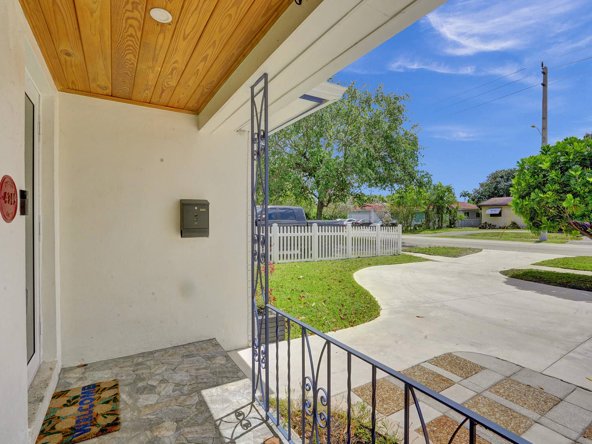 4309 JOHNSON Street, Hollywood, FL 33021 Easy access to the front entryway from the circle driveway.