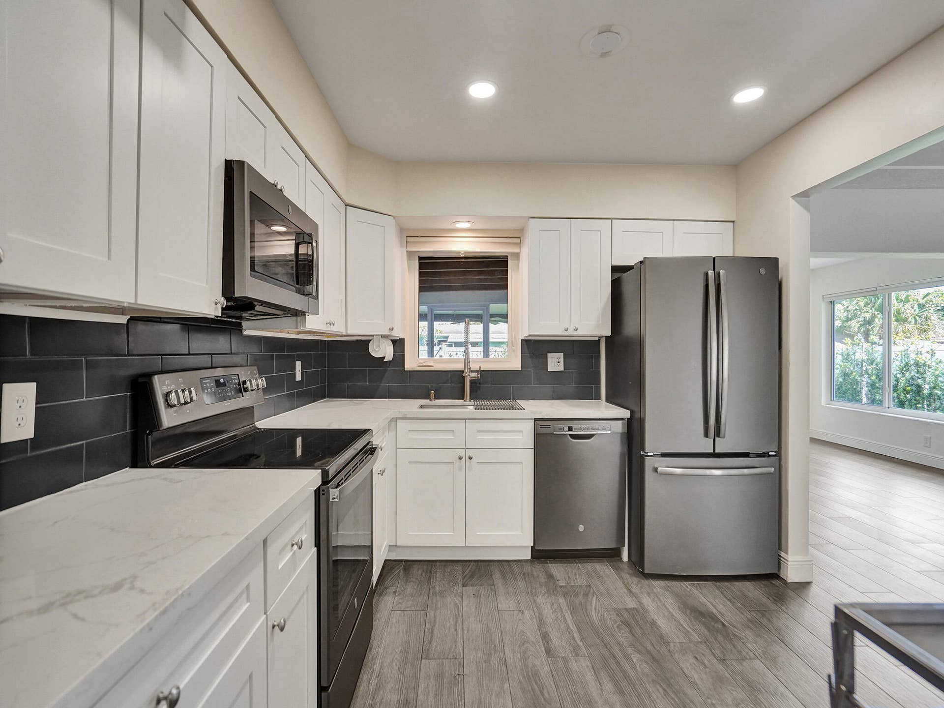 4309 JOHNSON Street, Hollywood, FL 33021 Large modern gourmet chef's kitchen perfect for entertaining guests