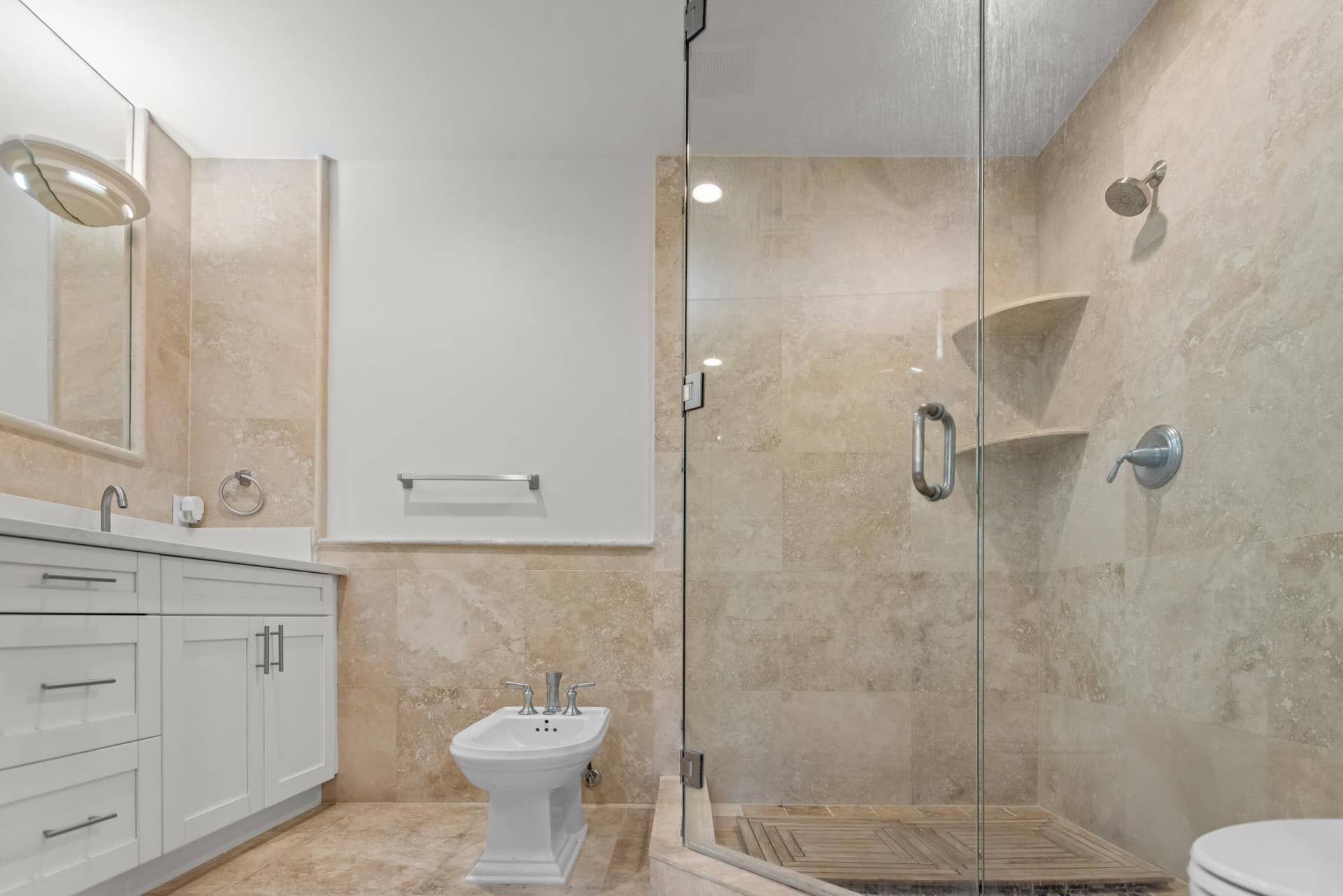 DownStairs BathB