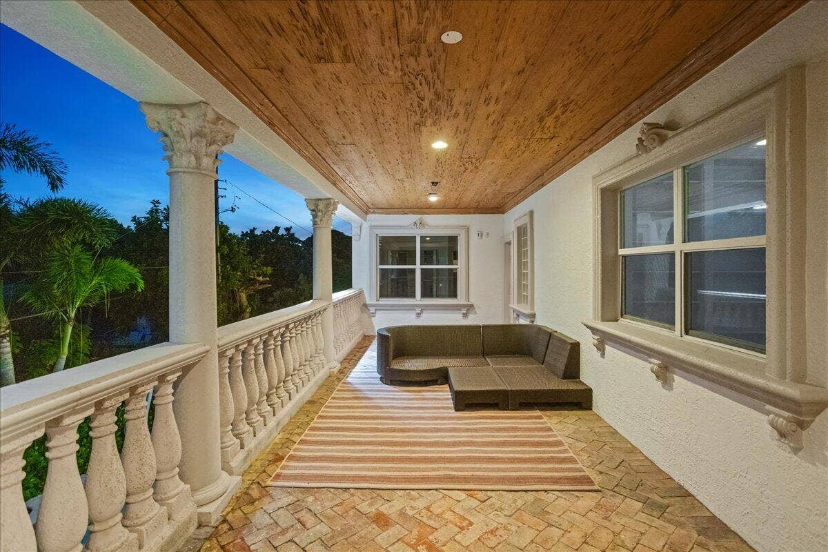 10.7-Balcony