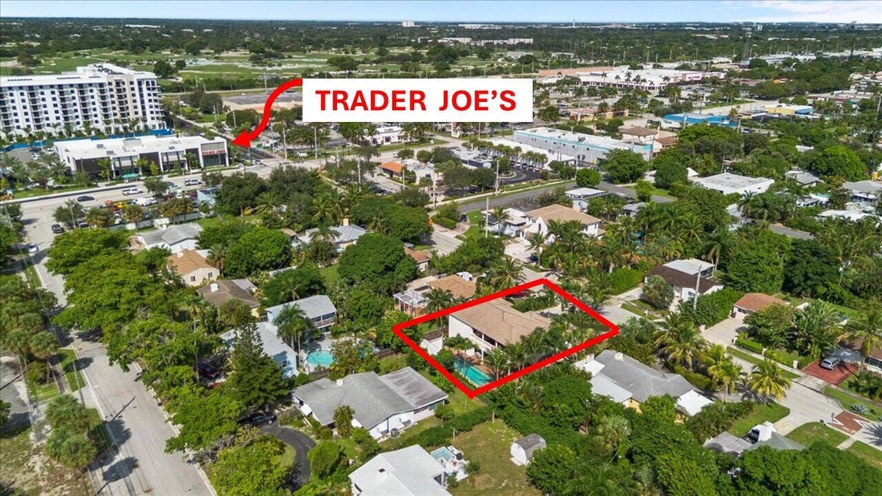 10.7-AERIAL , Trader Joes