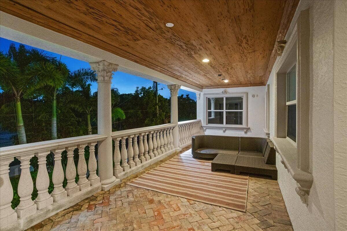 10.7-Balcony-a