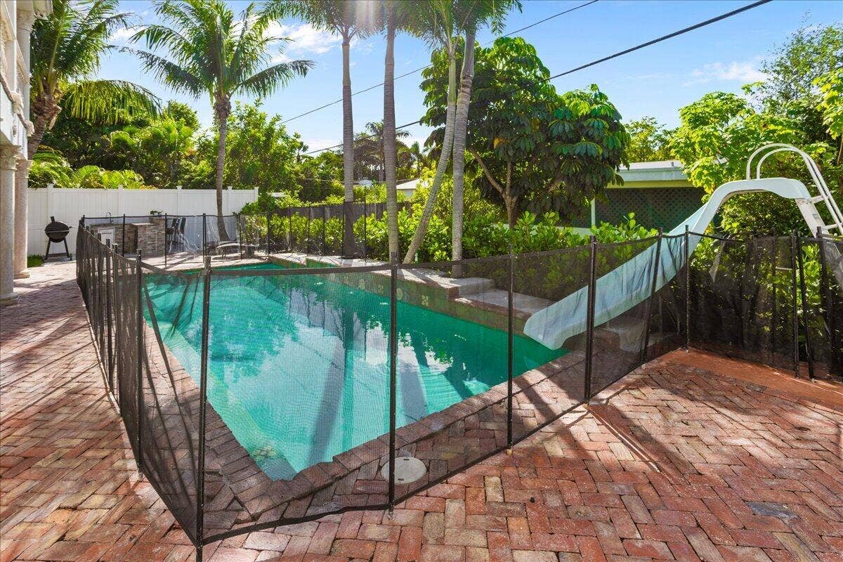 10.7-POOL northeast fence