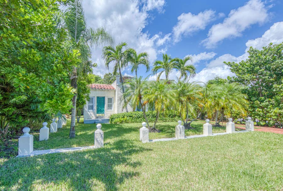 Property photo for 411 S FEDERAL Highway, Lake Worth Beach, FL