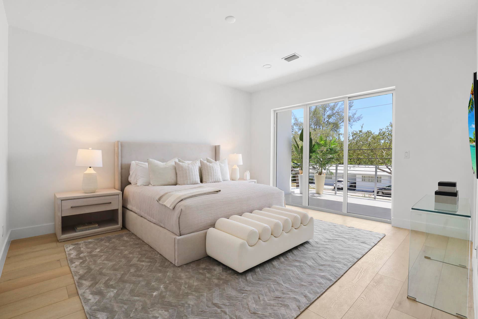 1807 NE 13 Street, #1807, Fort Lauderdale, FL 33304 22_1z3a1955