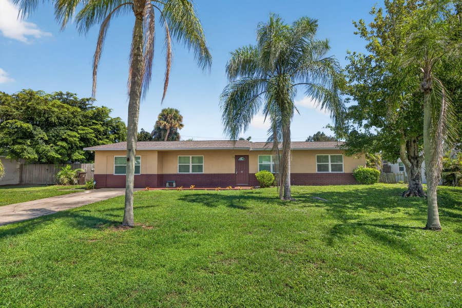 Property photo for 921 SE FLAMINGO Avenue, Stuart, FL