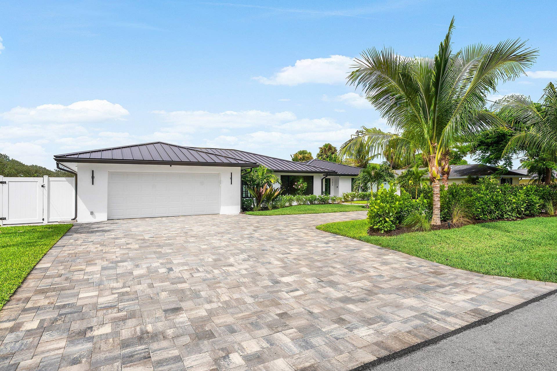 111 FAIRVIEW W, Tequesta, FL 33469 Welcome Home!