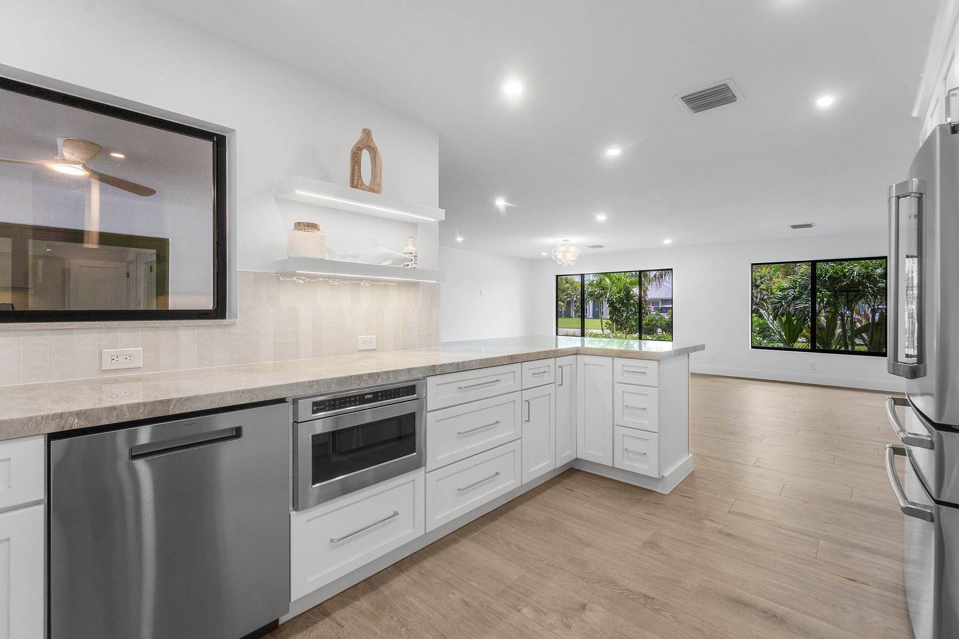 111 FAIRVIEW W, Tequesta, FL 33469 Kitchen