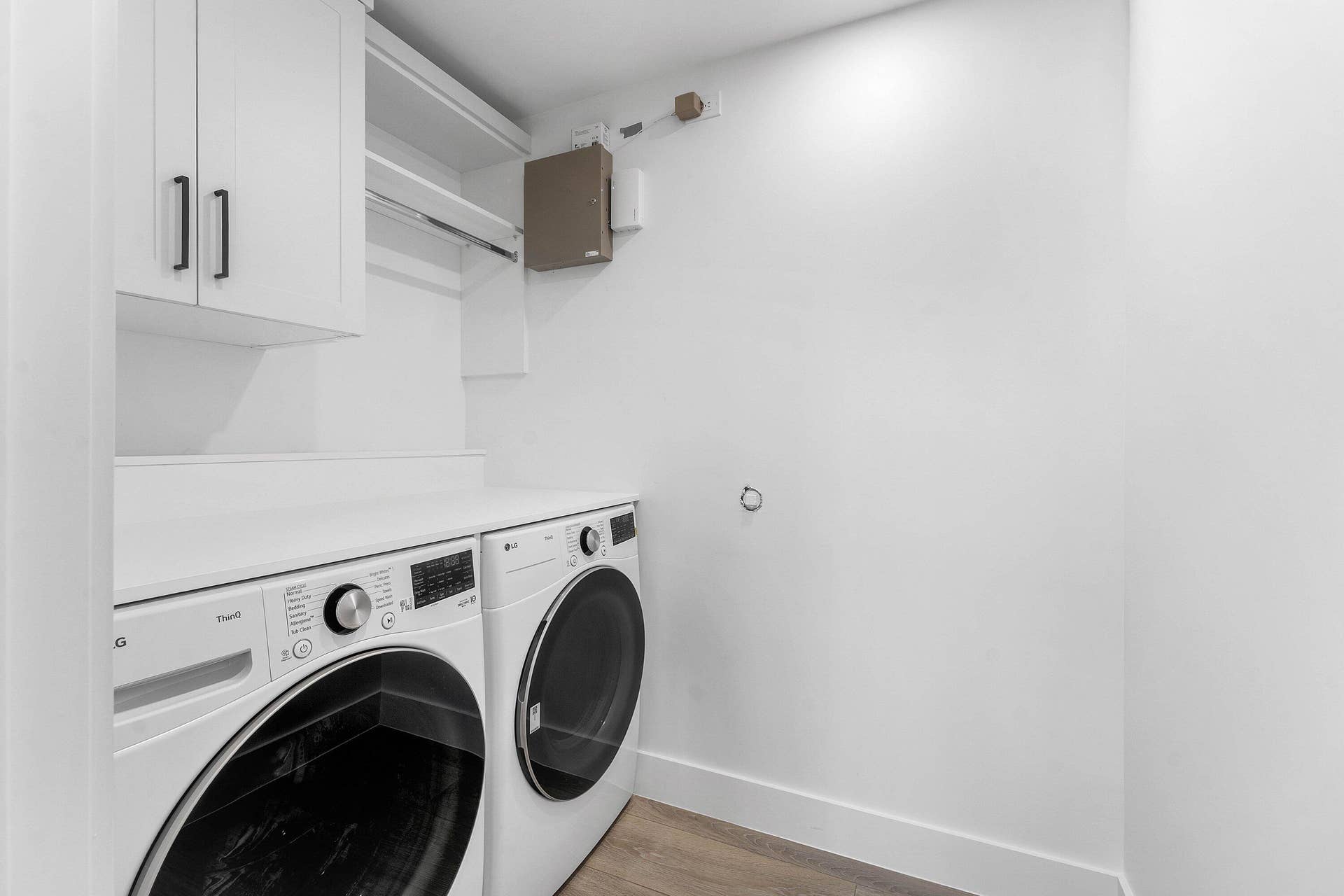 111 FAIRVIEW W, Tequesta, FL 33469 Laundry