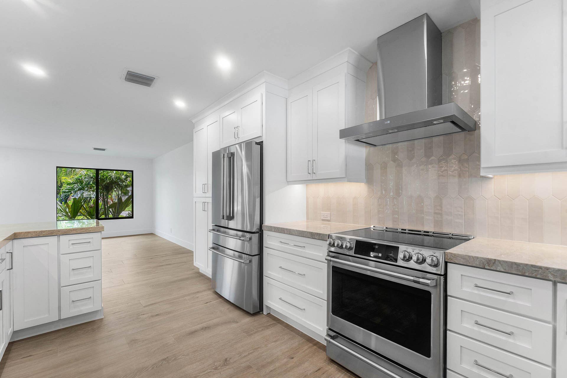 111 FAIRVIEW W, Tequesta, FL 33469 Kitchen