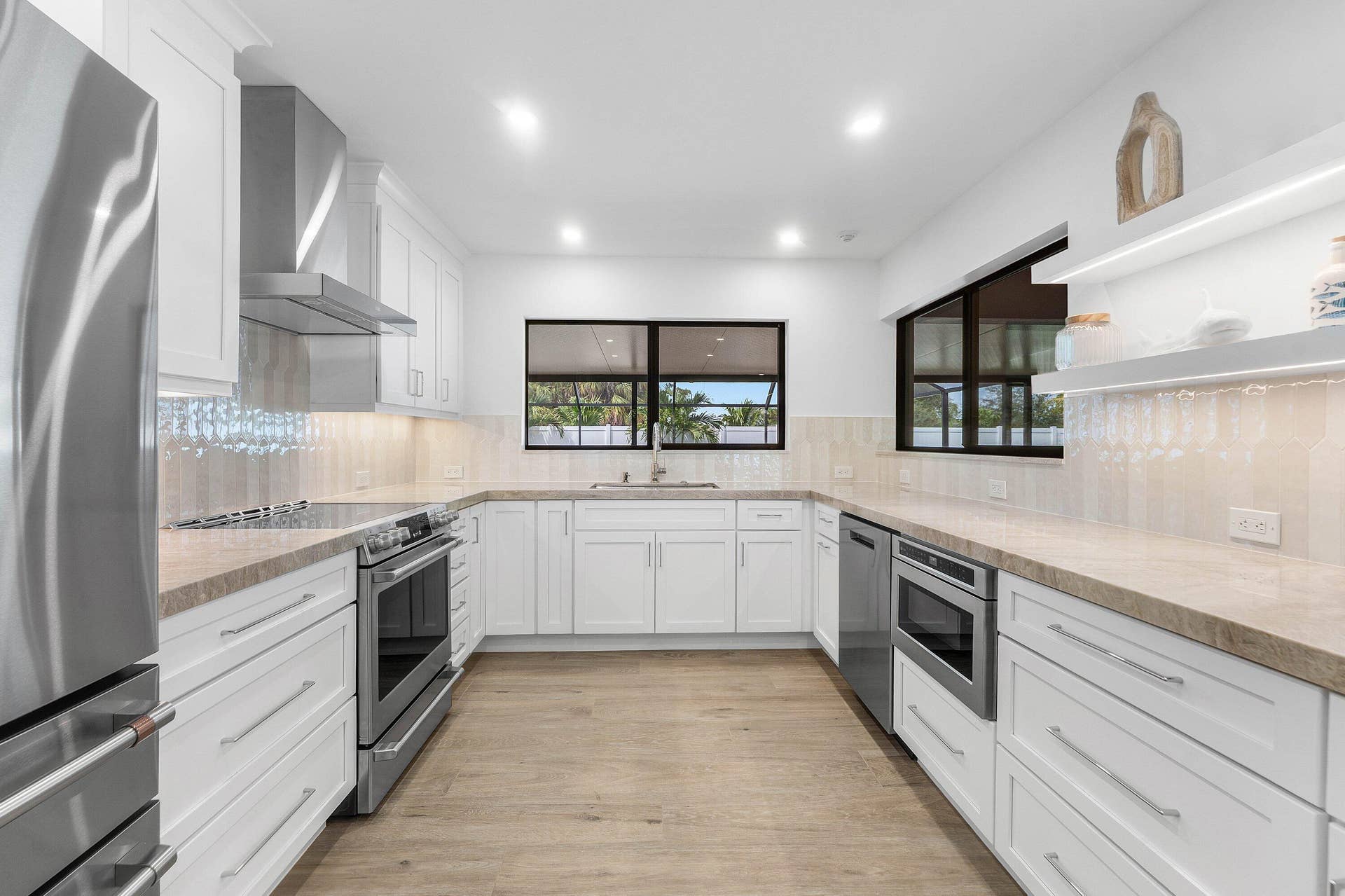 111 FAIRVIEW W, Tequesta, FL 33469 Kitchen