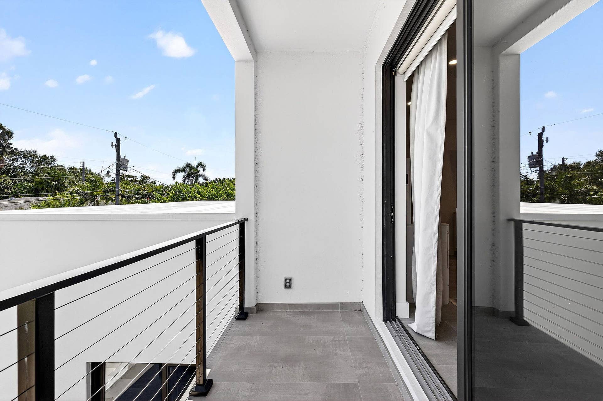 1807 NE 18th Street, Fort Lauderdale, FL 33305 32-web-or-mls-3W7A0220