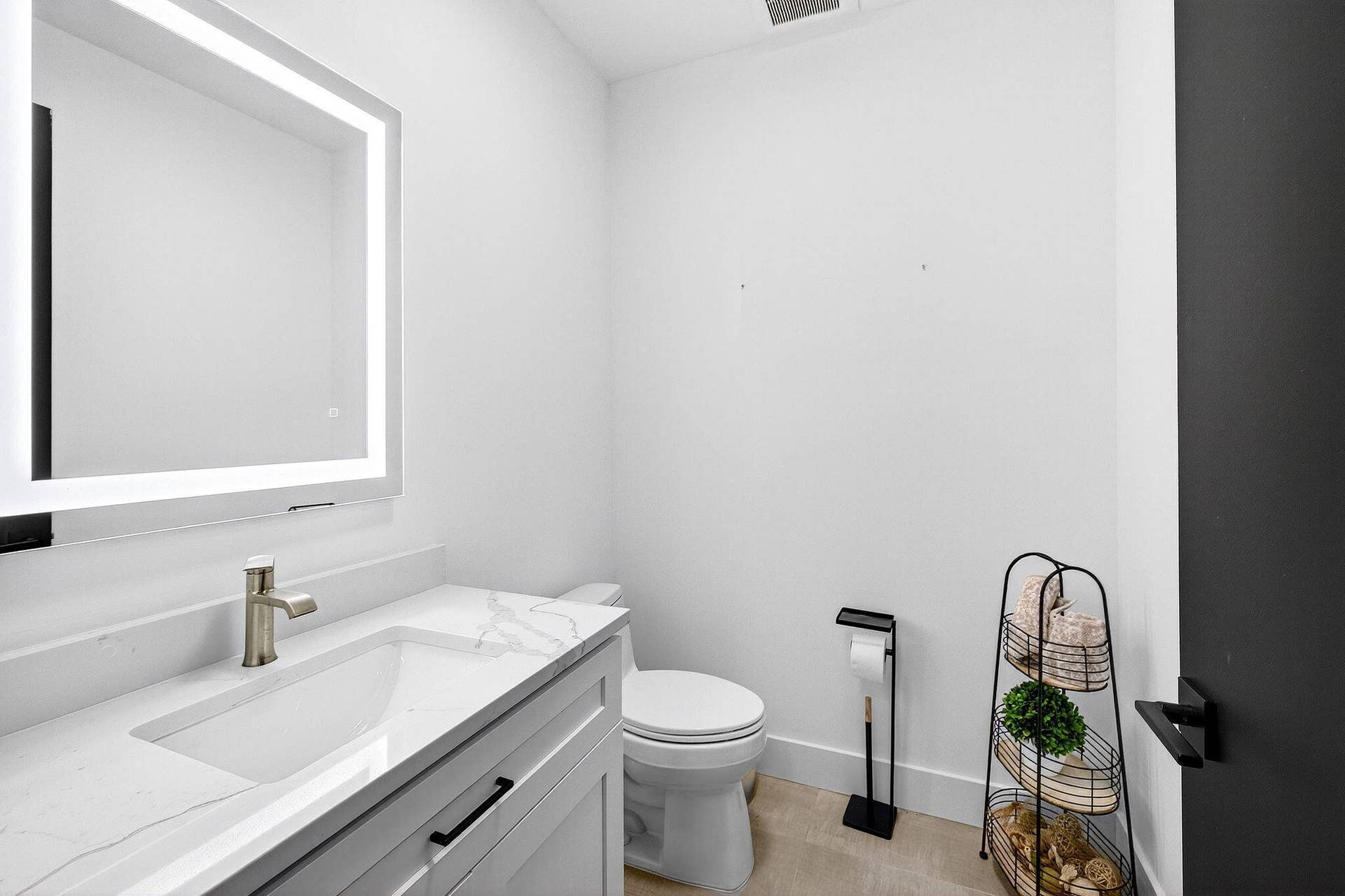 1807 NE 18th Street, Fort Lauderdale, FL 33305 41-web-or-mls-3W7A0293