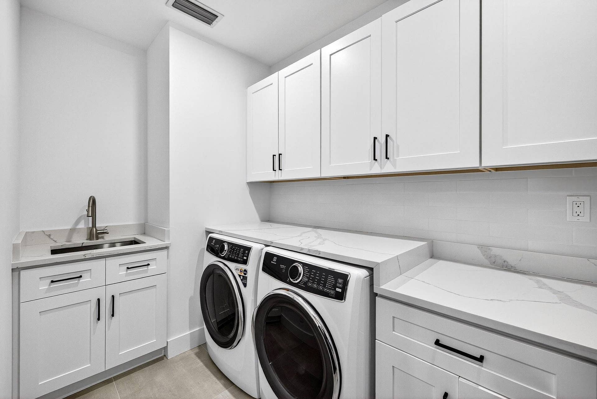 1807 NE 18th Street, Fort Lauderdale, FL 33305 39-web-or-mls-3W7A0260