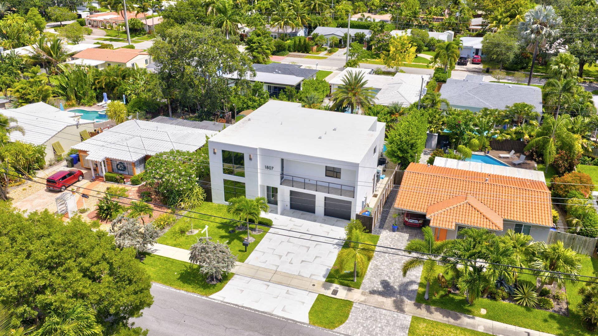 1807 NE 18th Street, Fort Lauderdale, FL 33305 47-web-or-mls-DJI_20250617112820_0610_D_
