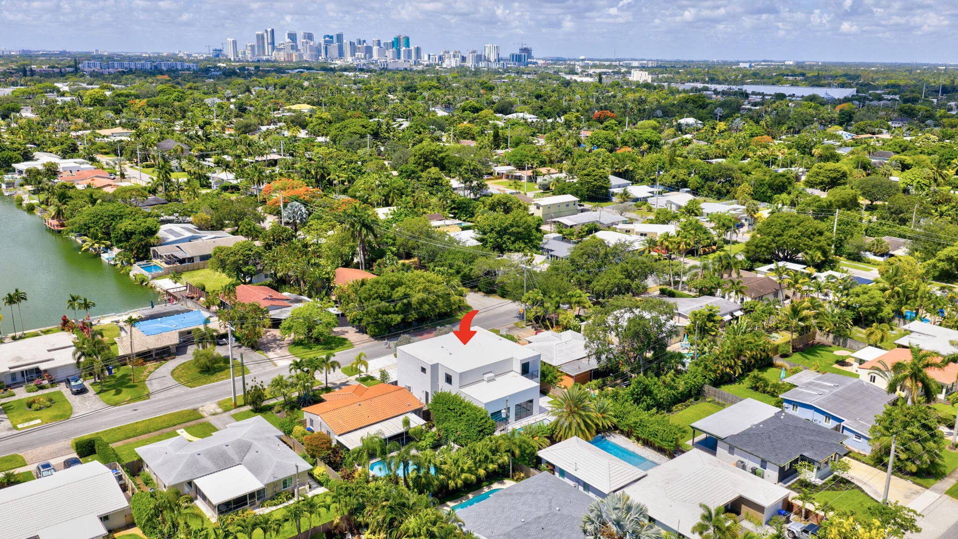 1807 NE 18th Street, Fort Lauderdale, FL 33305 51-web-or-mls-DJI_20250617113003_0631_D_
