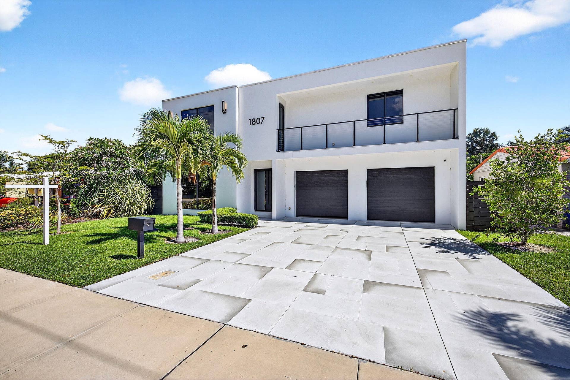 1807 NE 18th Street, Fort Lauderdale, FL 33305 Front