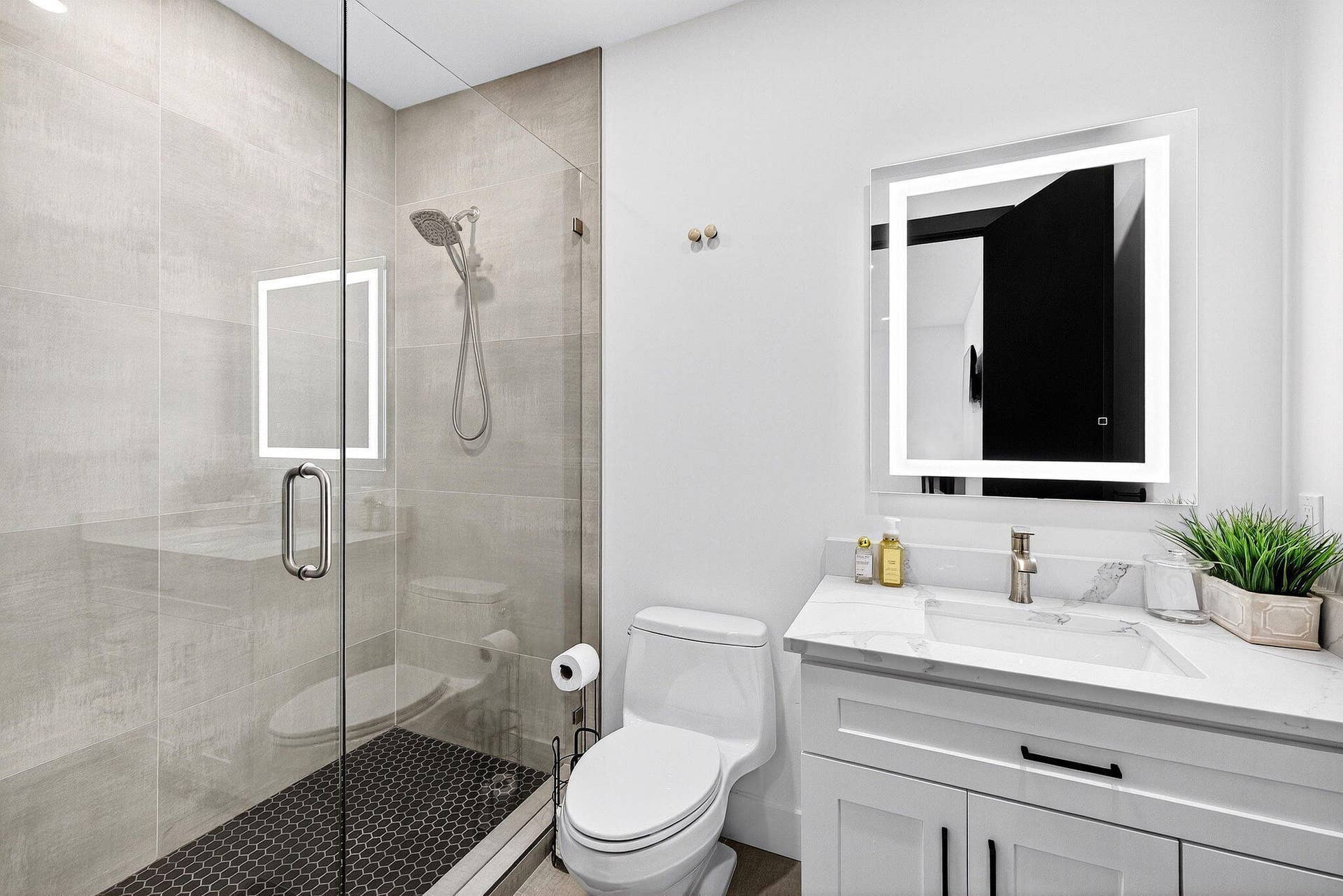 1807 NE 18th Street, Fort Lauderdale, FL 33305 42-web-or-mls-3W7A0247