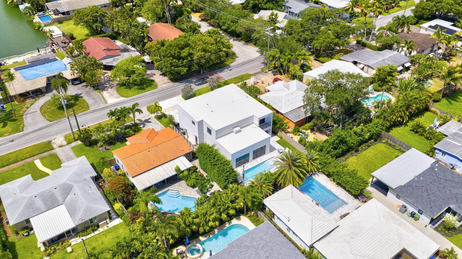 1807 NE 18th Street, Fort Lauderdale, FL 33305 52-web-or-mls-DJI_20250617113011_0634_DA