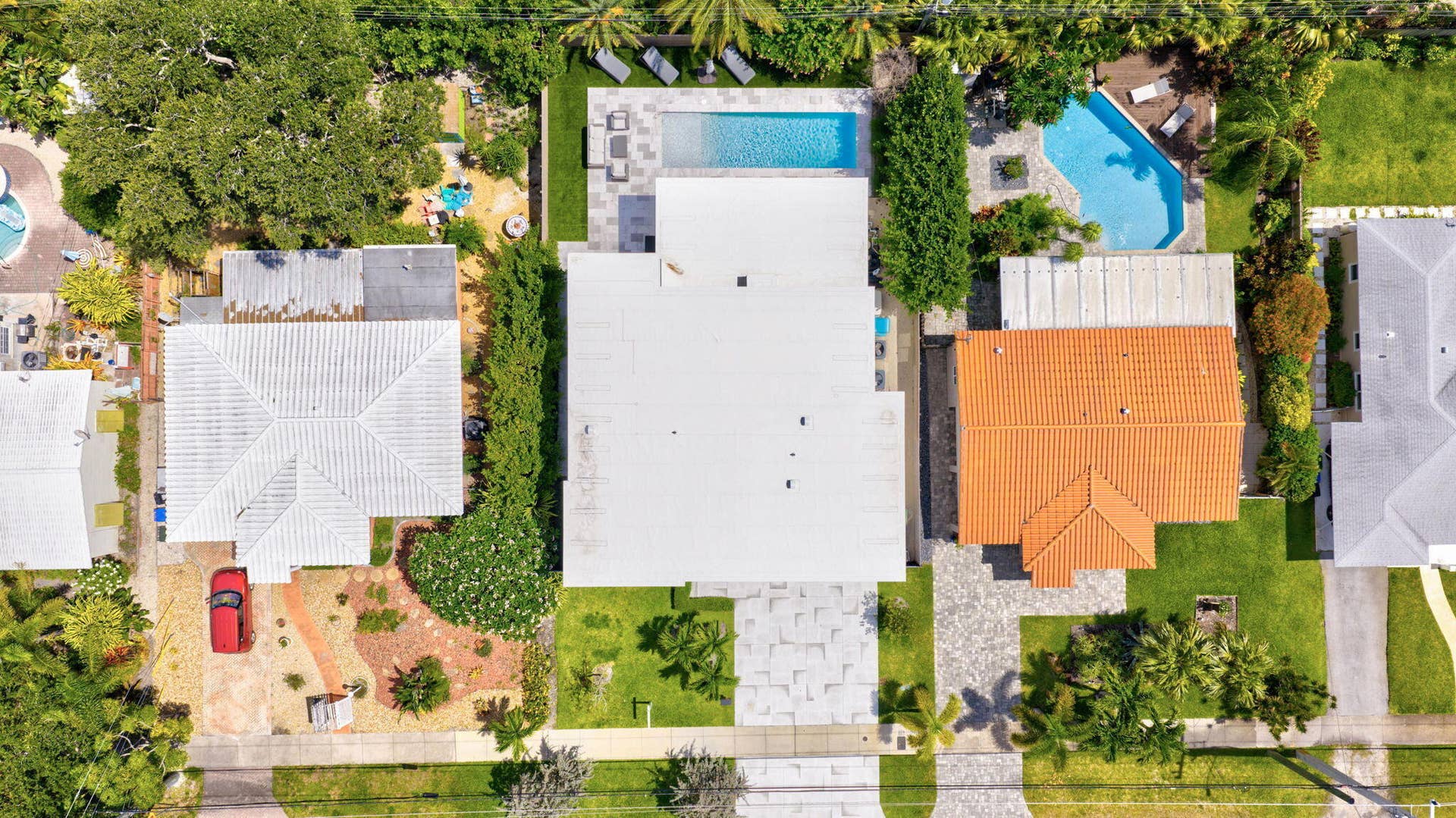 1807 NE 18th Street, Fort Lauderdale, FL 33305 54-web-or-mls-DJI_20250617113038_0640_D_