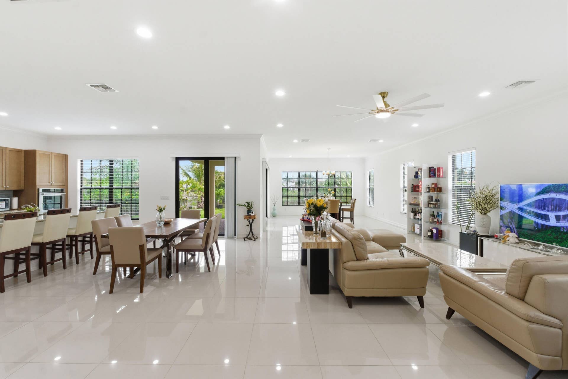 11425 WATERCREST Circle E, Parkland, FL 33076 #10 Great Room