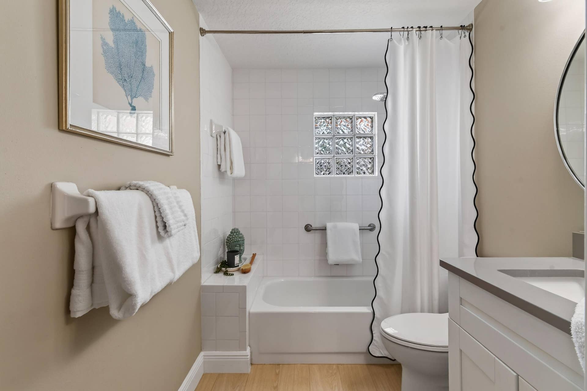 701 MUIRFIELD Court, #701E, Jupiter, FL 33458 Guest Bathroom