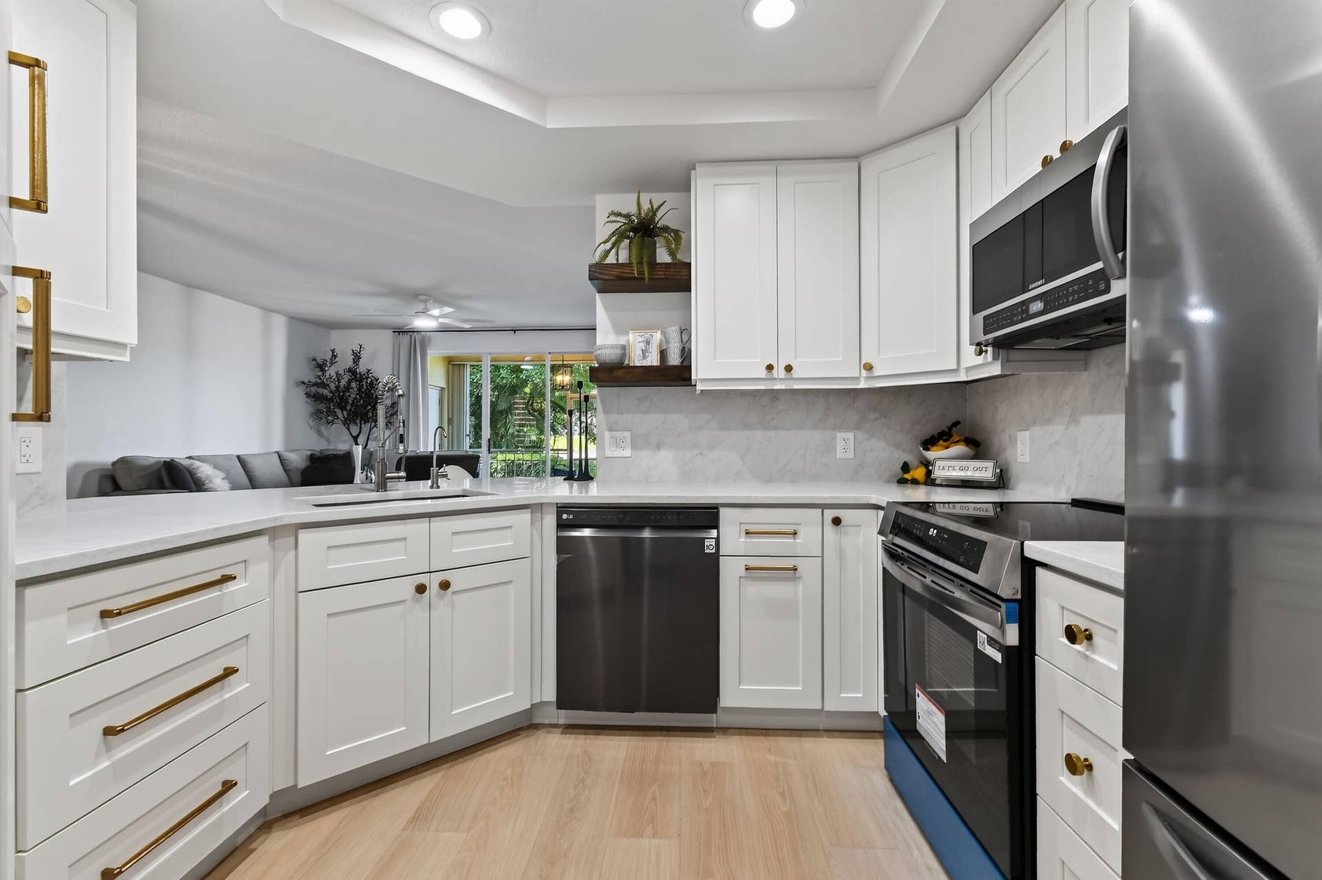 701 MUIRFIELD Court, #701E, Jupiter, FL 33458 Renovated Kitcheb