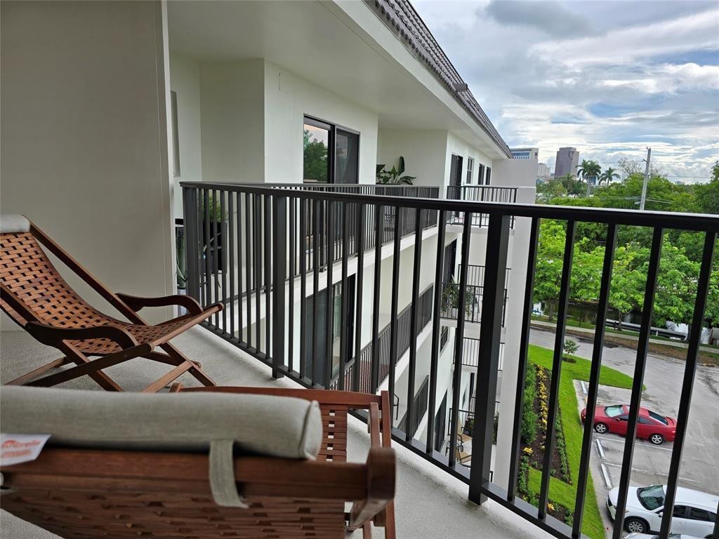 900 RIVER REACH Drive, #517, Fort Lauderdale, FL 33315 Cozy vibes with this top floor studio at River Reach.