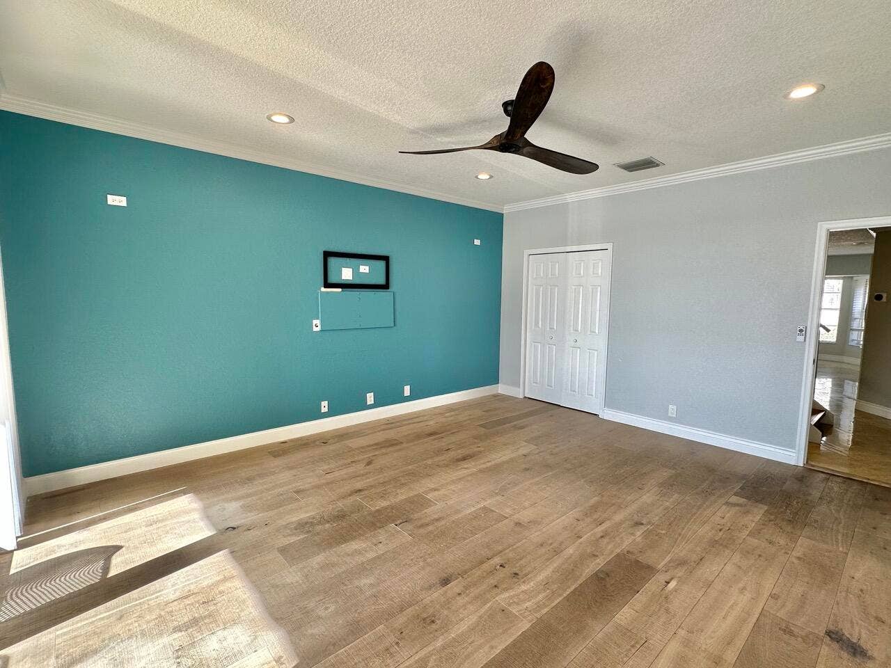 4230 N OCEAN Drive, Hollywood, FL 33019 2nd floor living room