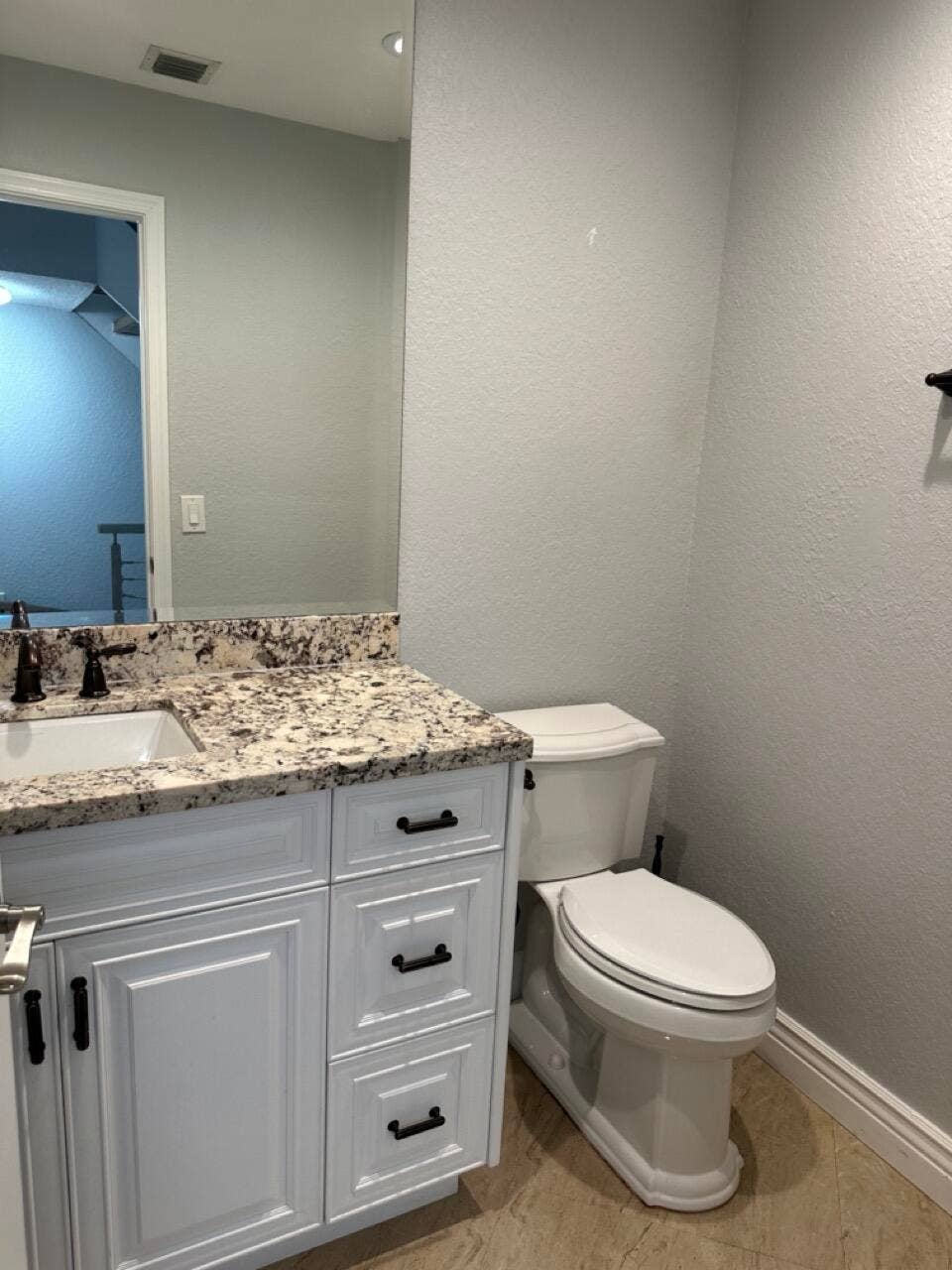 4230 N OCEAN Drive, Hollywood, FL 33019 Guest bath