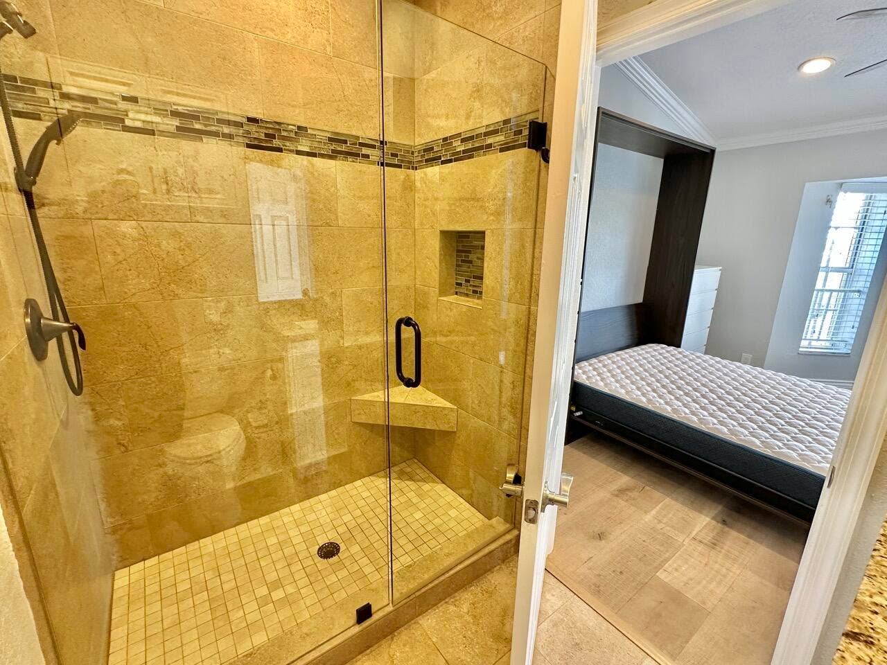 4230 N OCEAN Drive, Hollywood, FL 33019 3rd floor guest bed bathroom