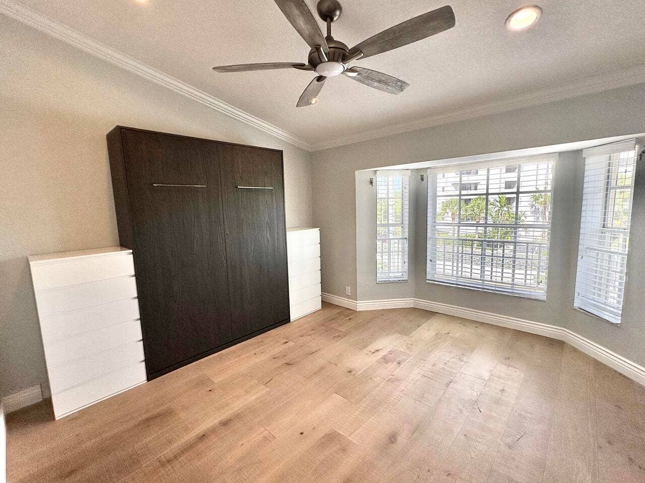 4230 N OCEAN Drive, Hollywood, FL 33019 3rd floor Guest bed