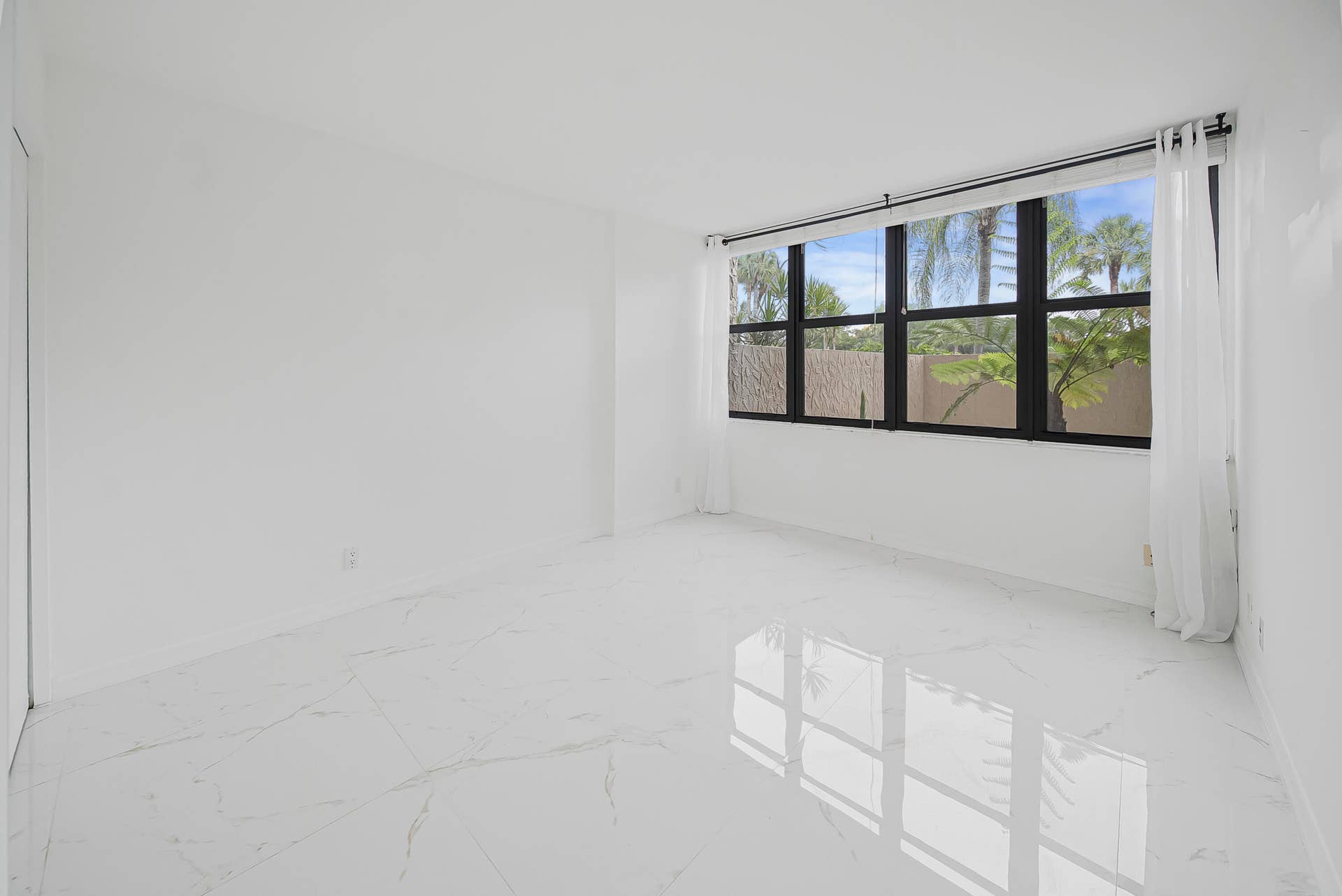 16300 Golf Club Road, #114, Weston, FL 33326 Second Bedroom