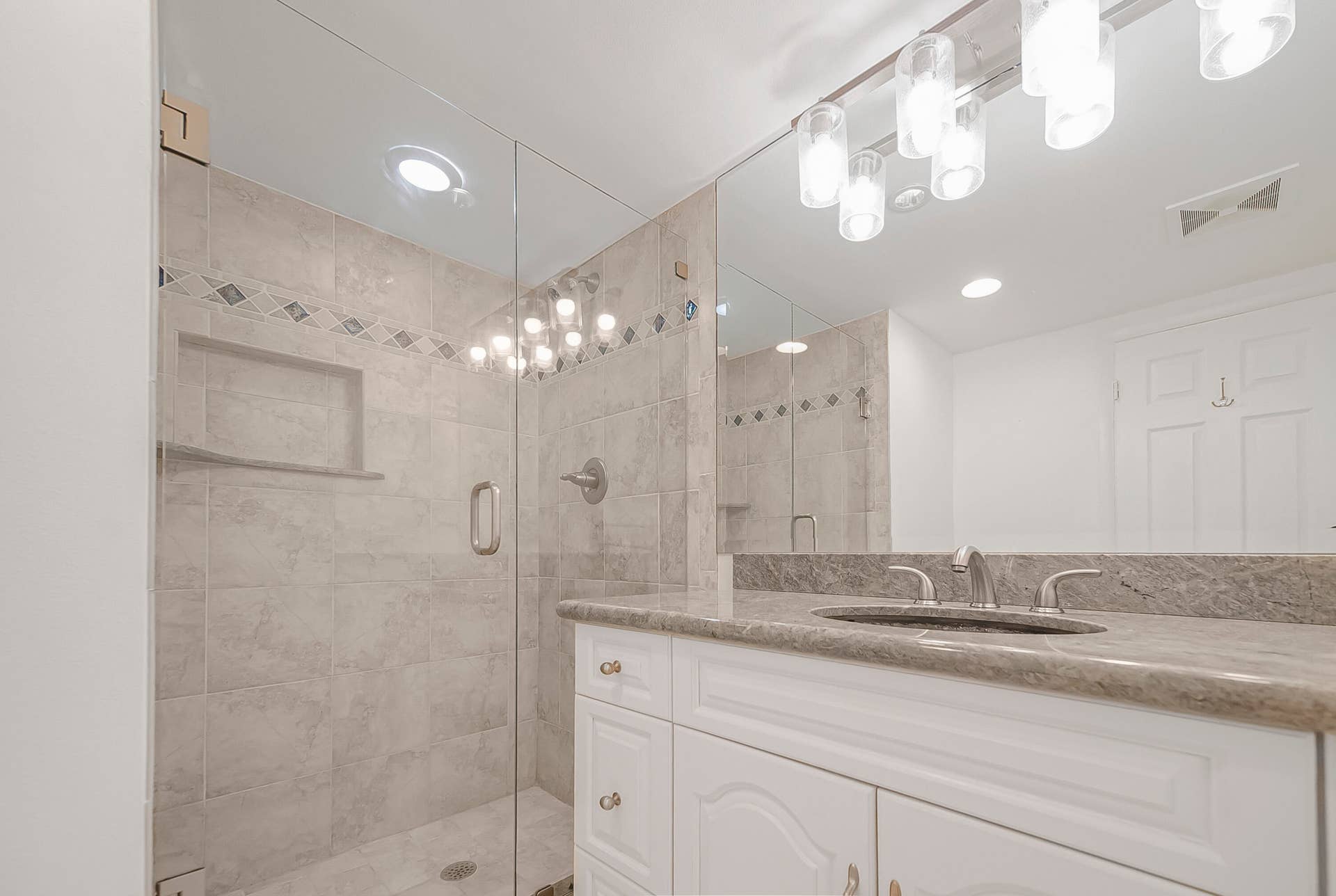 16300 Golf Club Road, #114, Weston, FL 33326 Second Bathroom
