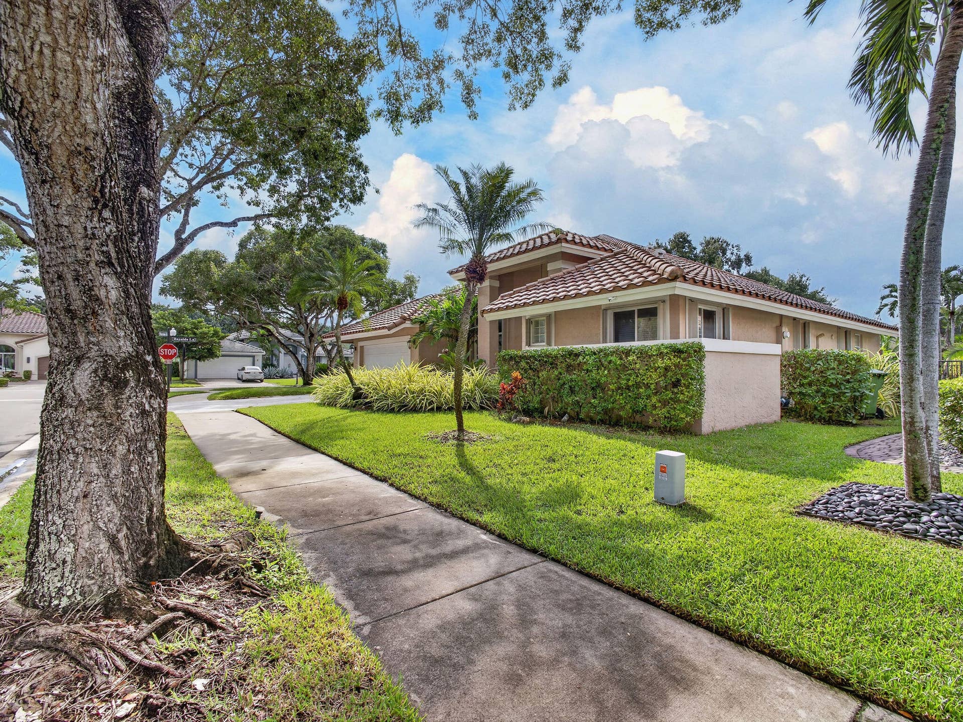 832 WATERVIEW Drive, Weston, FL 33326 925A9233