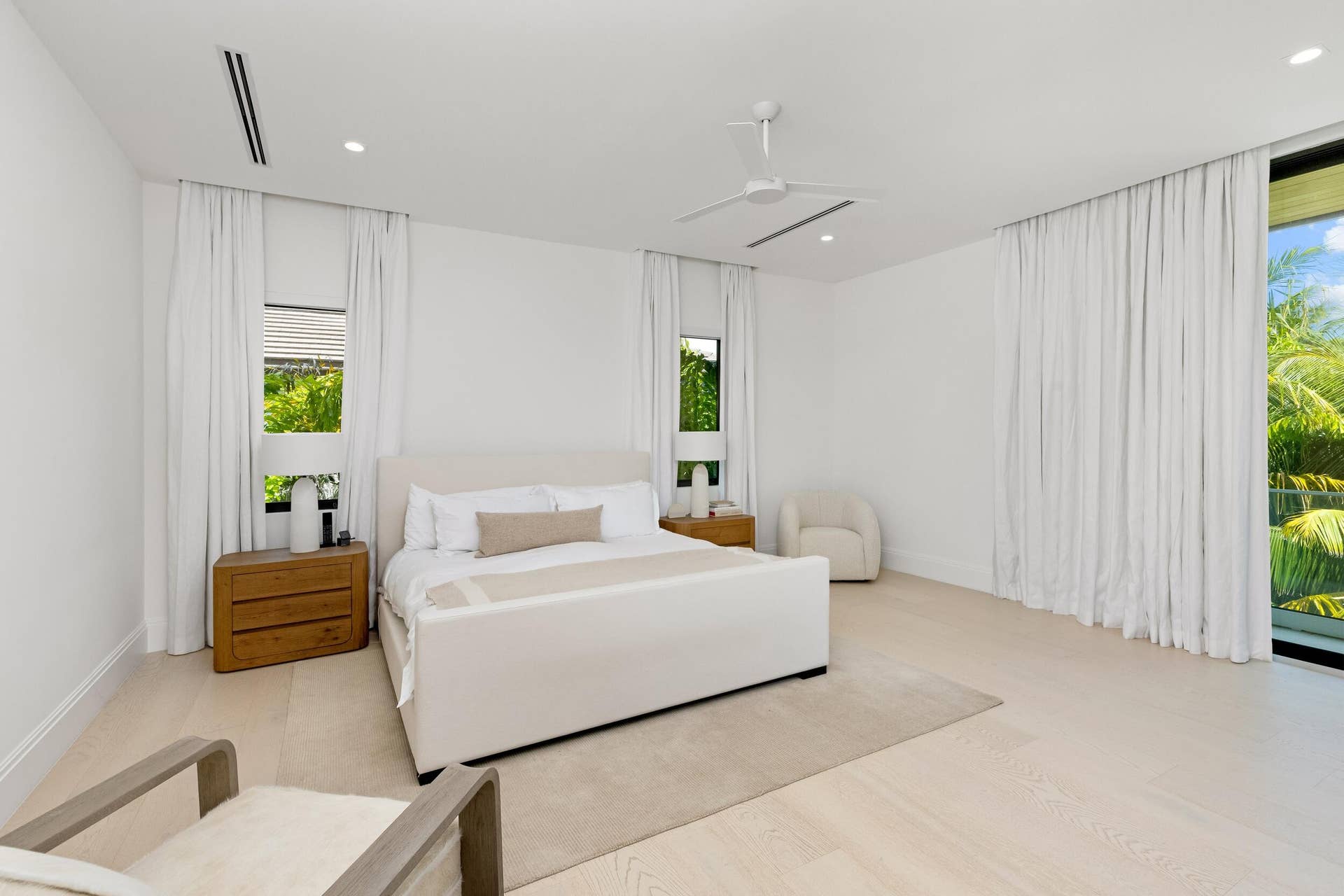 Master Bed 1