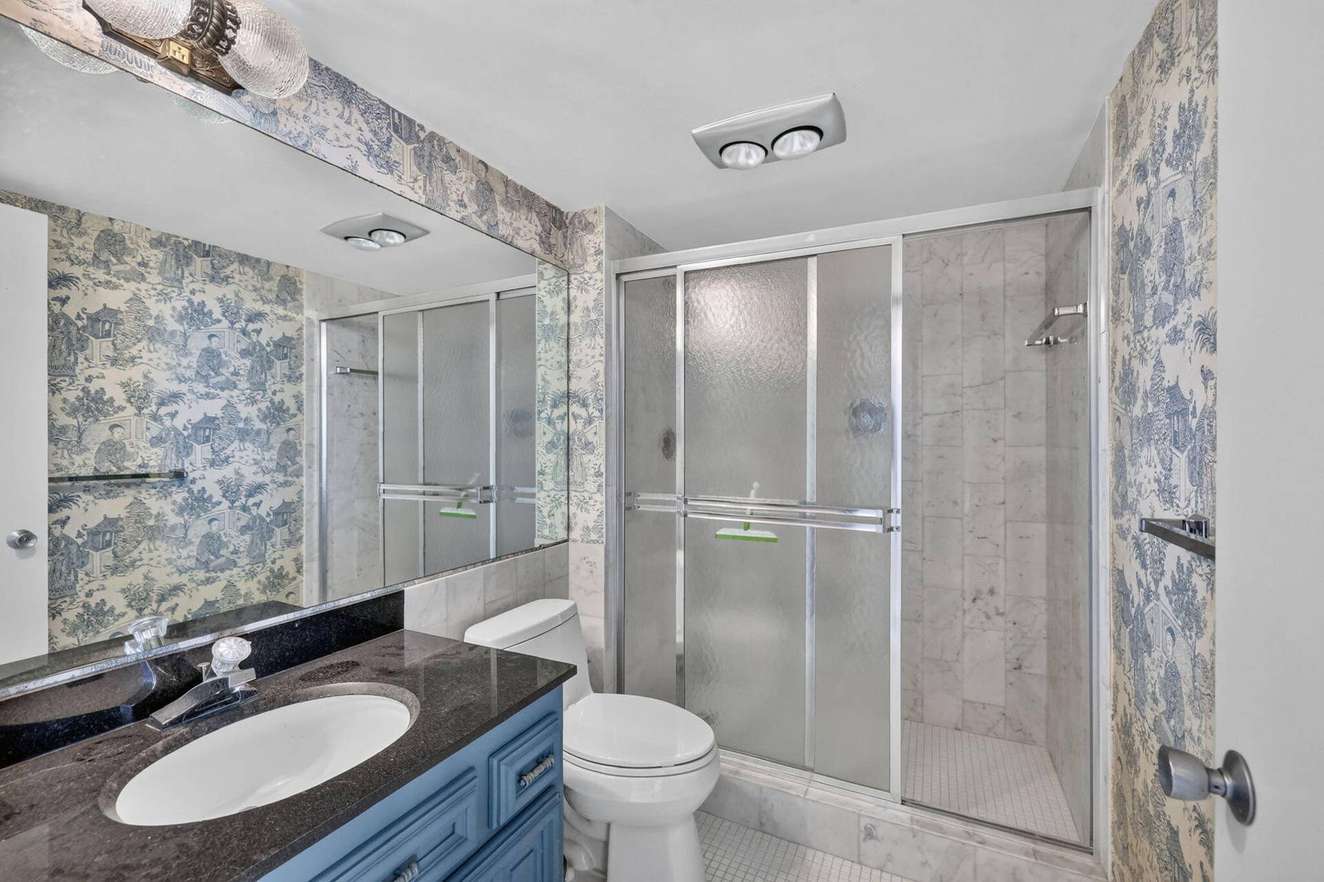 3500 GALT OCEAN Drive, #2703, Fort Lauderdale, FL 33308 Guest bathroom