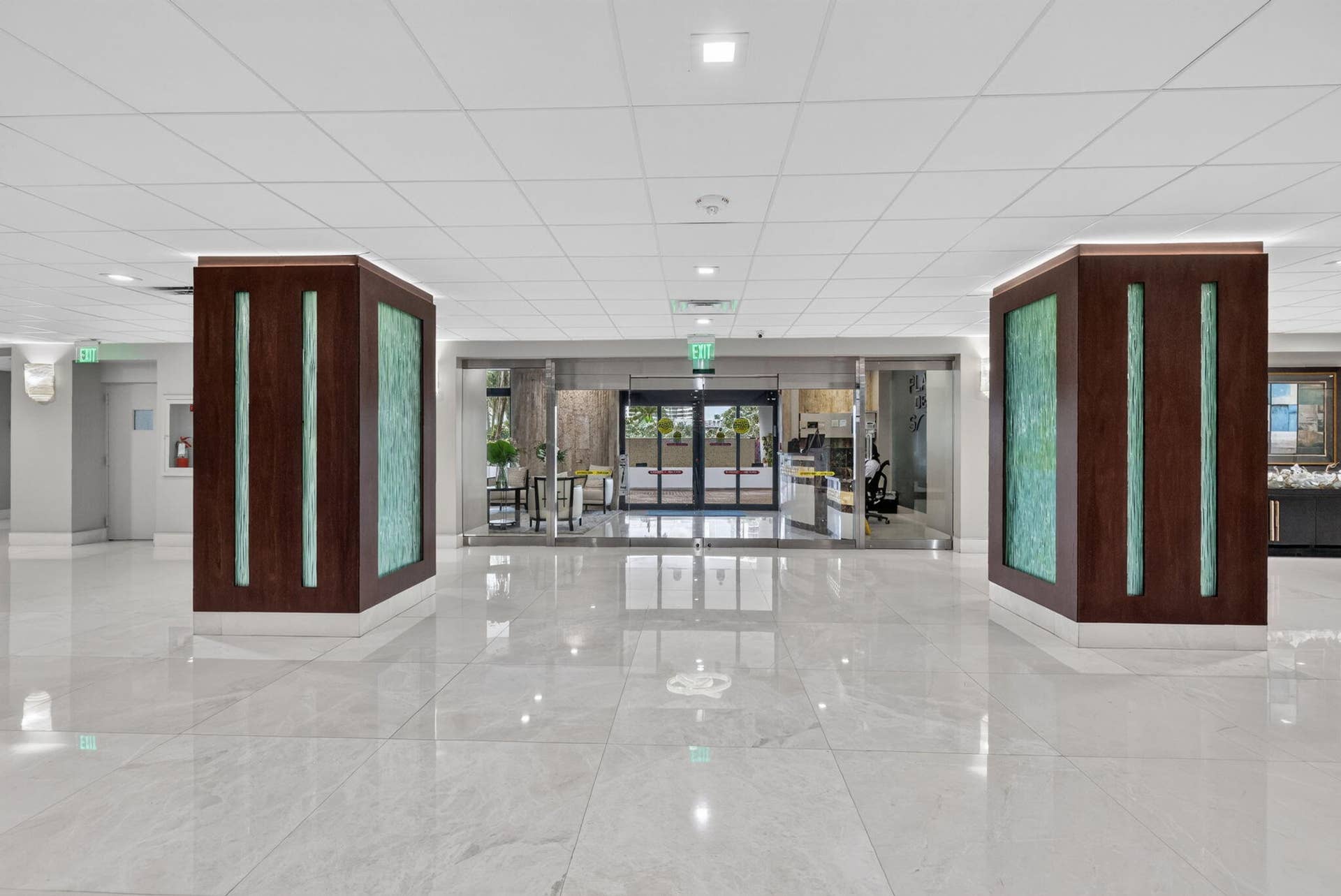 3500 GALT OCEAN Drive, #2703, Fort Lauderdale, FL 33308 Lobby