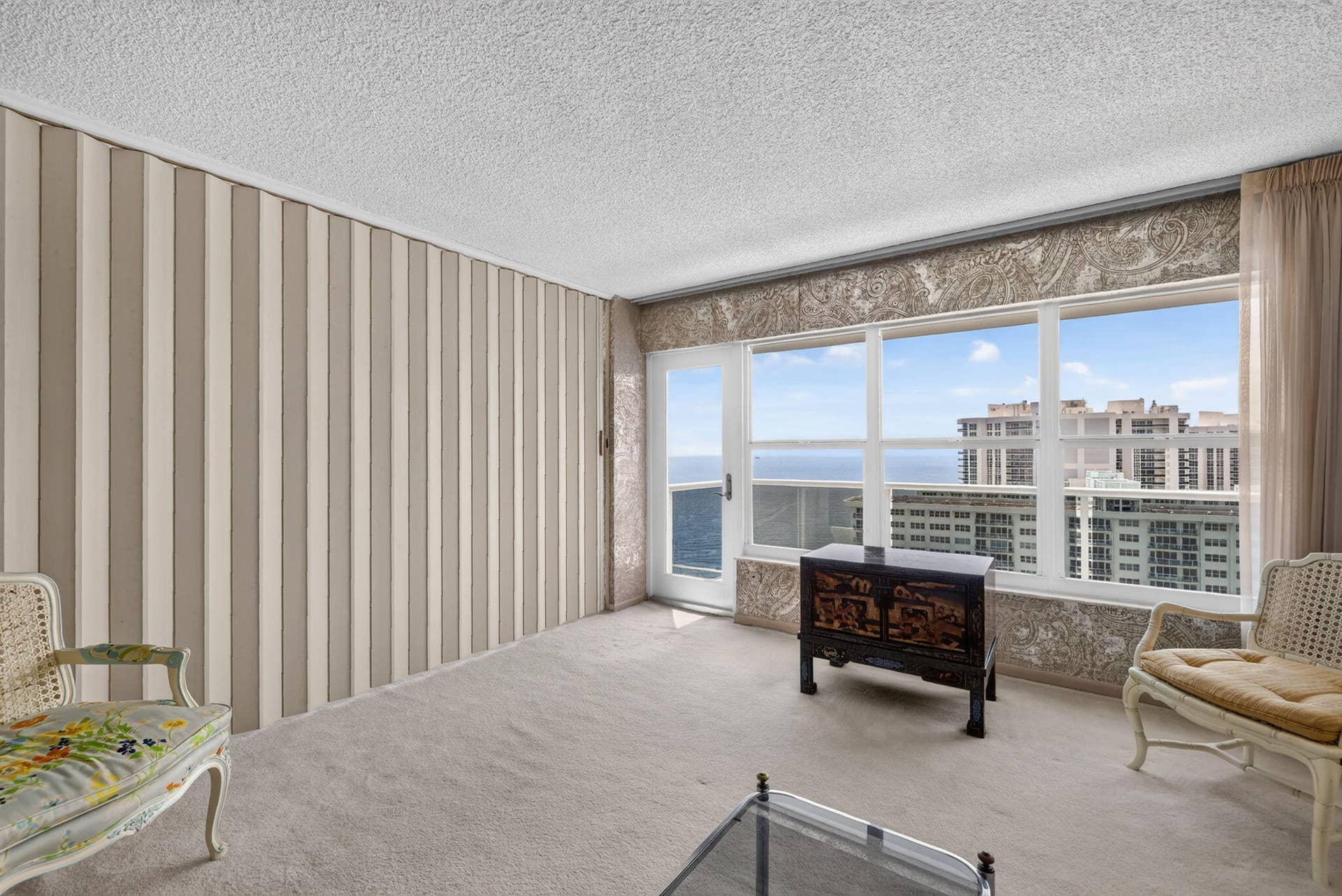 3500 GALT OCEAN Drive, #2703, Fort Lauderdale, FL 33308 Privacy wall between living and guest bedroom