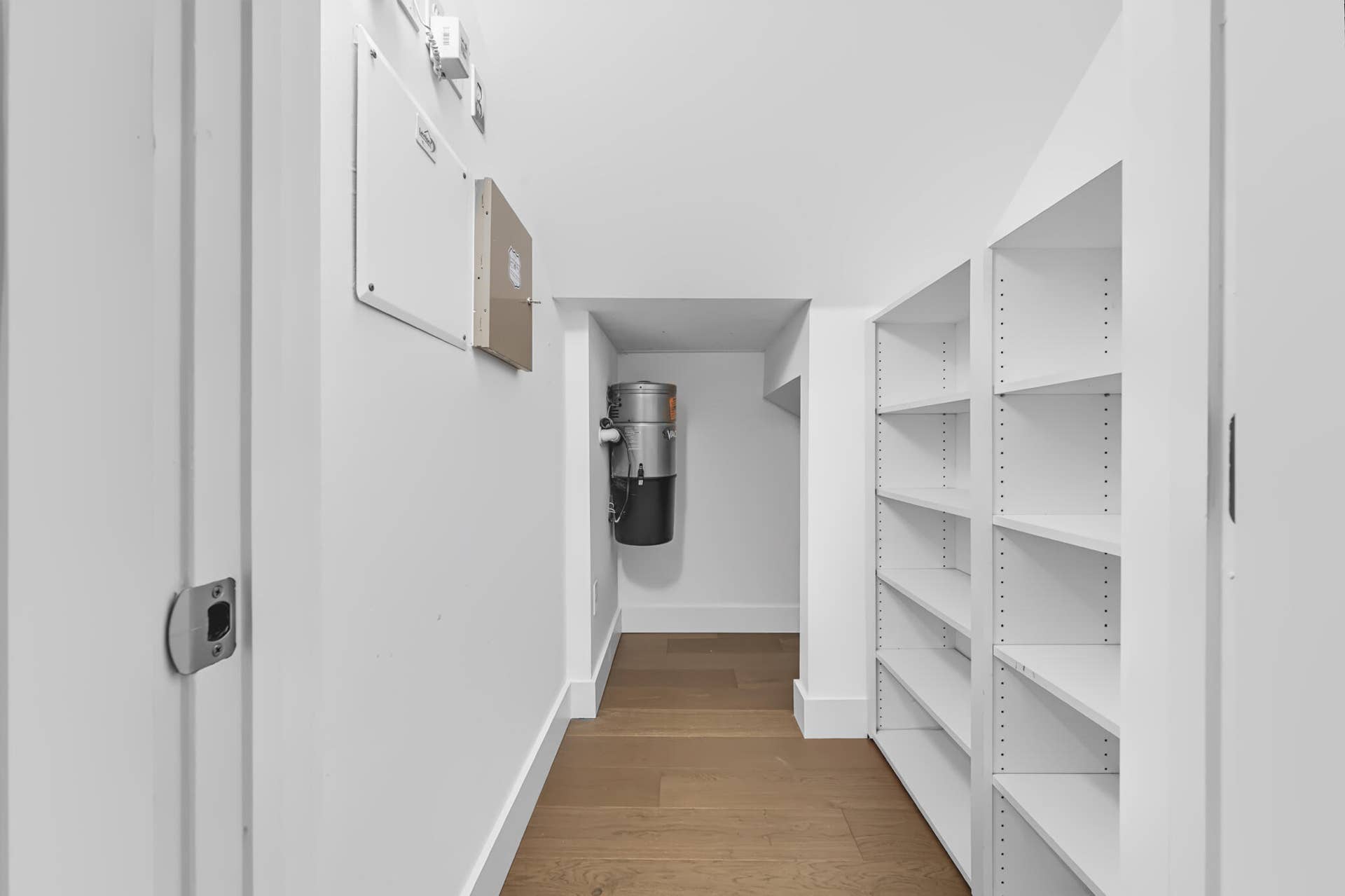 3207 E Community Drive E, Jupiter, FL 33458 Built-in shelving units, wood-finish flooring, central vacuum system, recessed lighting