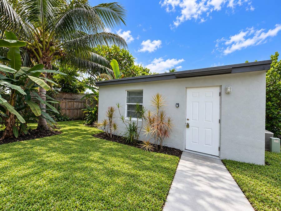 Property photo for 32 Lake Osborne Drive, #9, Lake Worth Beach, FL