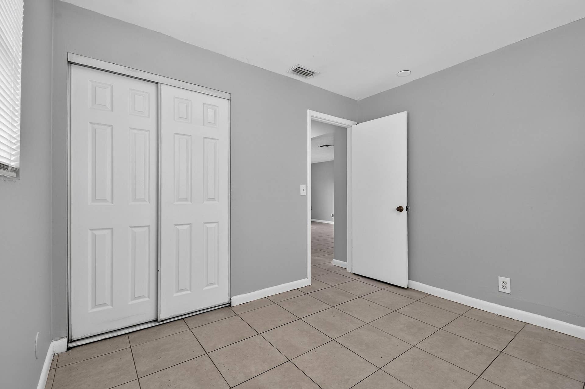 1037 W 28TH Street, Riviera Beach, Riviera Beach, FL 33404 1037W28thSt(25)