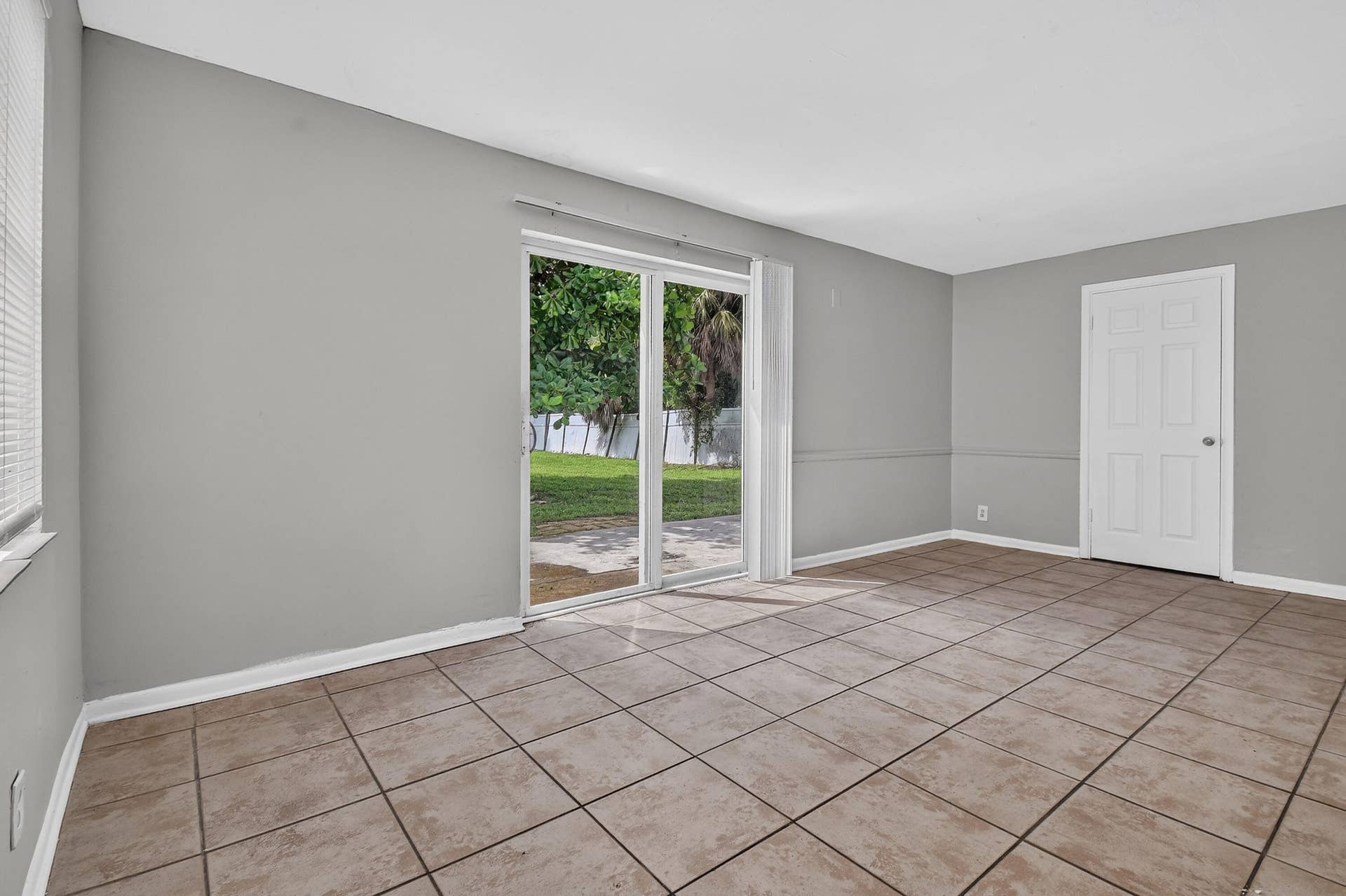 1037 W 28TH Street, Riviera Beach, Riviera Beach, FL 33404 1037W28thSt(12)
