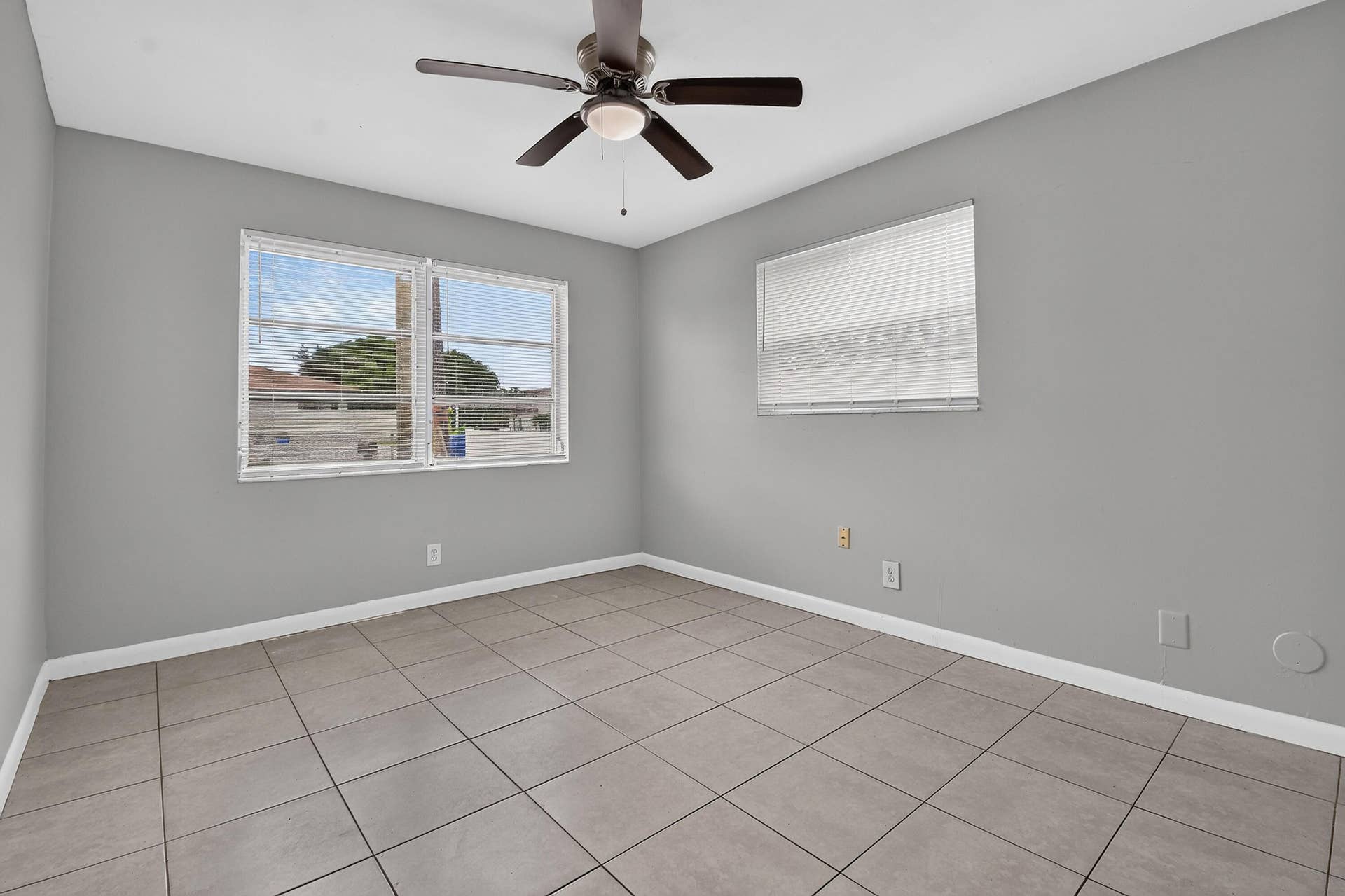1037 W 28TH Street, Riviera Beach, Riviera Beach, FL 33404 1037W28thSt(16)