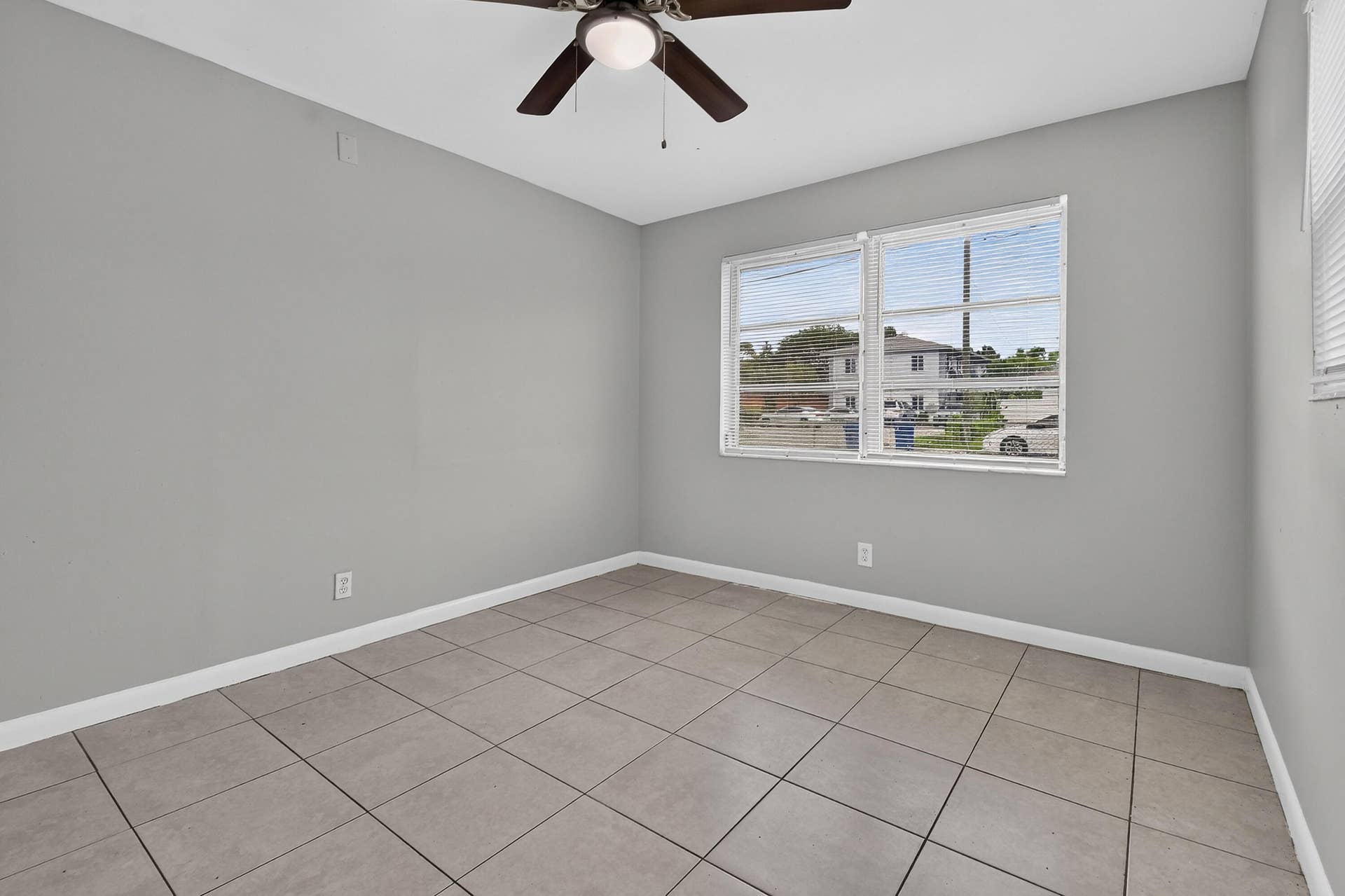 1037 W 28TH Street, Riviera Beach, Riviera Beach, FL 33404 1037W28thSt(17)