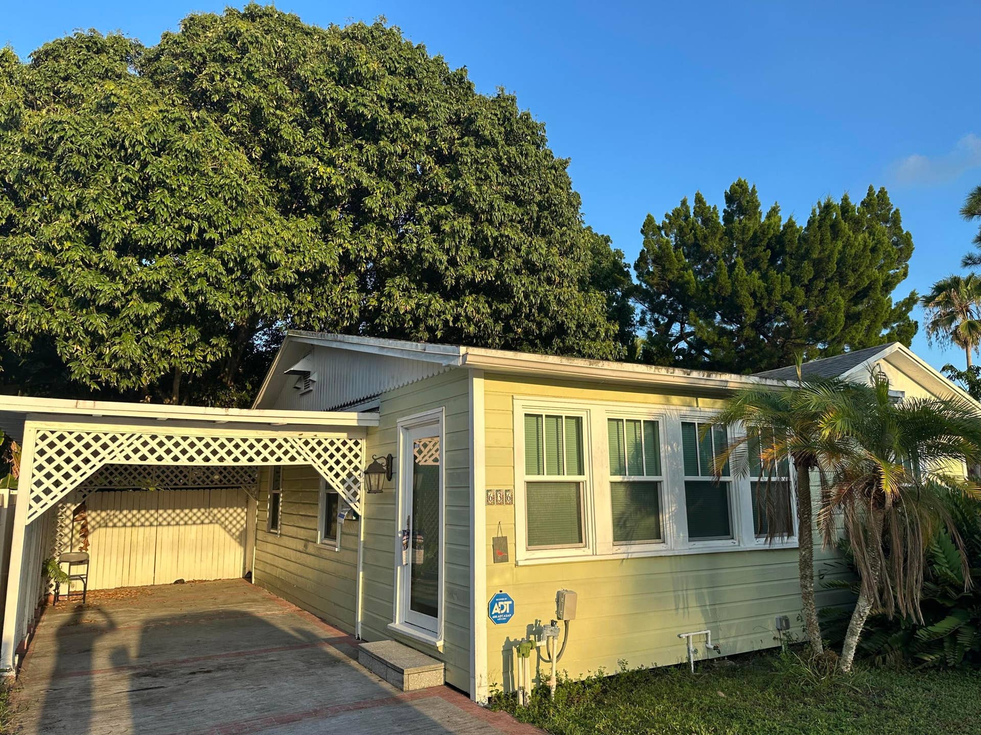 636 SW 7TH AVE 1