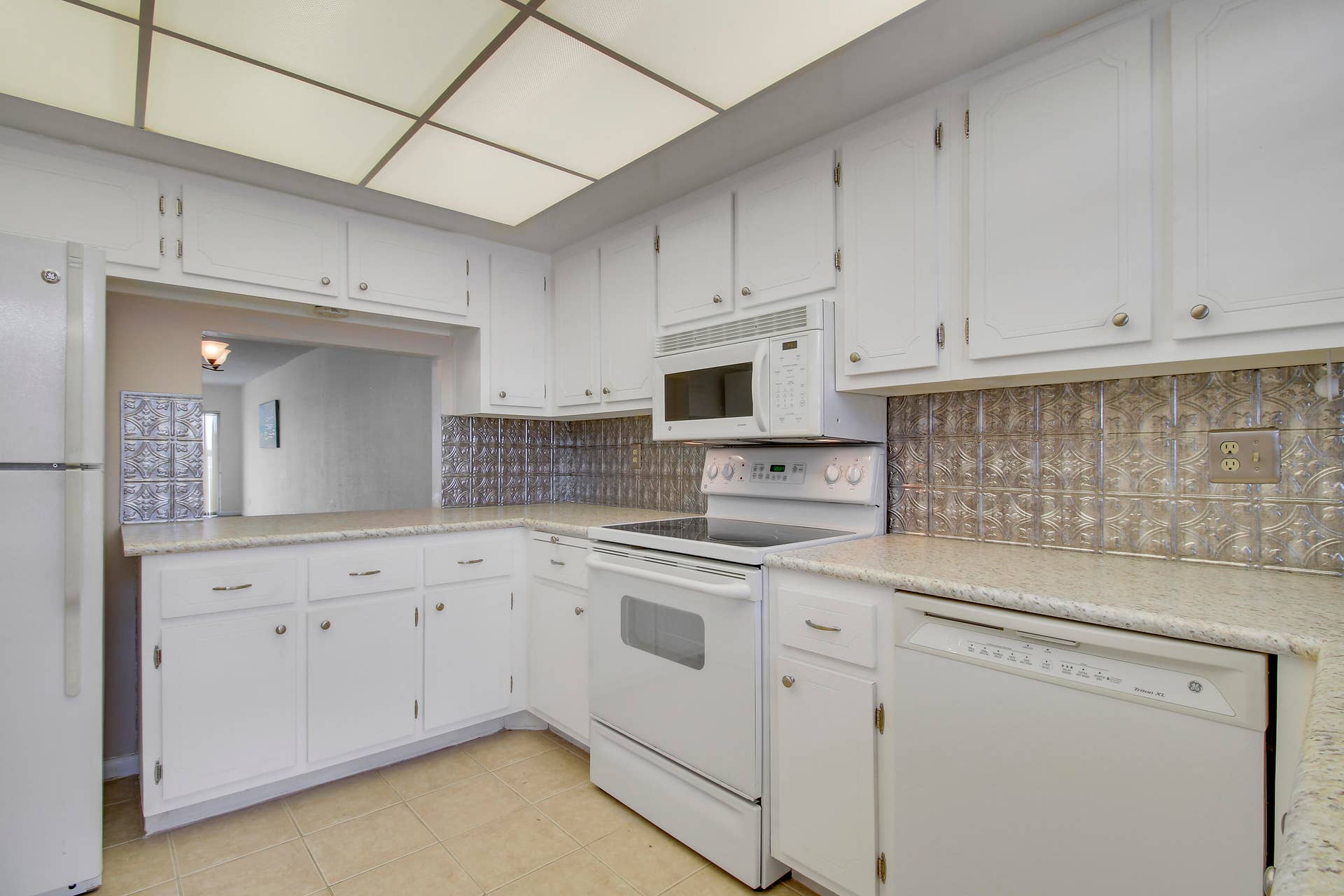 60 Yacht Club Drive, #103, North Palm Beach, FL 33408 House2-24
